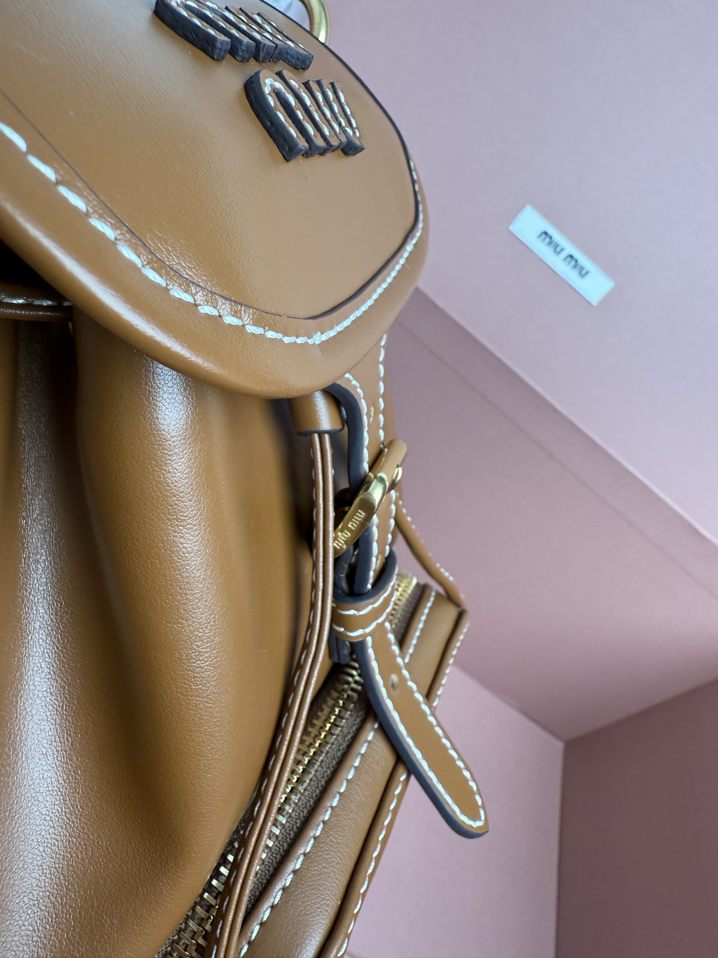Givenchy MIU新品学院风双肩包：5BZ043高品质小牛皮的