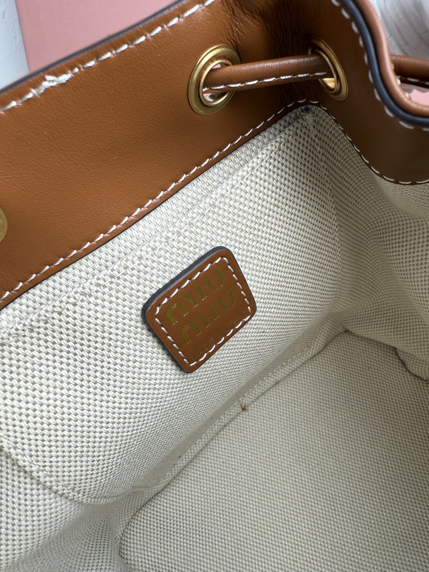 Givenchy MIU新品学院风双肩包：5BZ043高品质小牛皮的