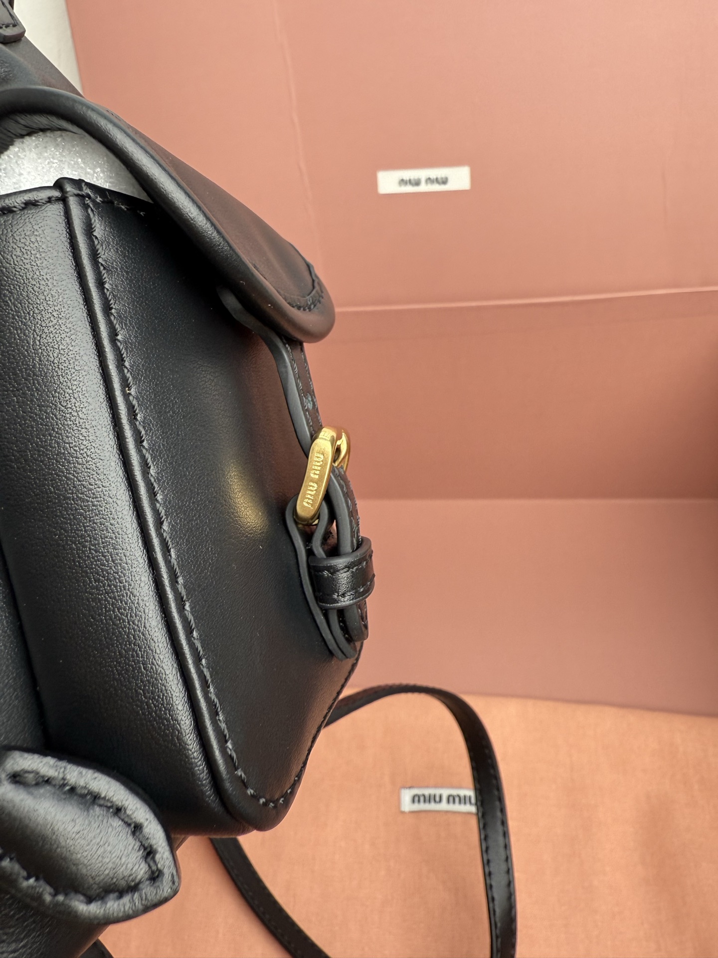 Givenchy MIU新品学院风双肩包：5BZ043高品质小牛皮的