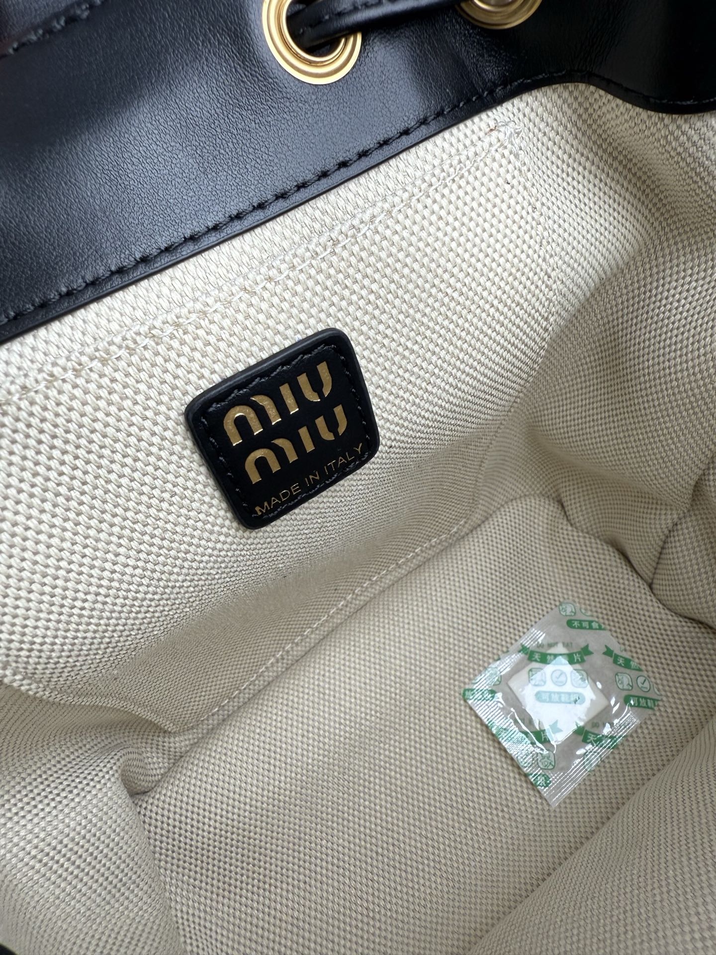 Givenchy MIU新品学院风双肩包：5BZ043高品质小牛皮的