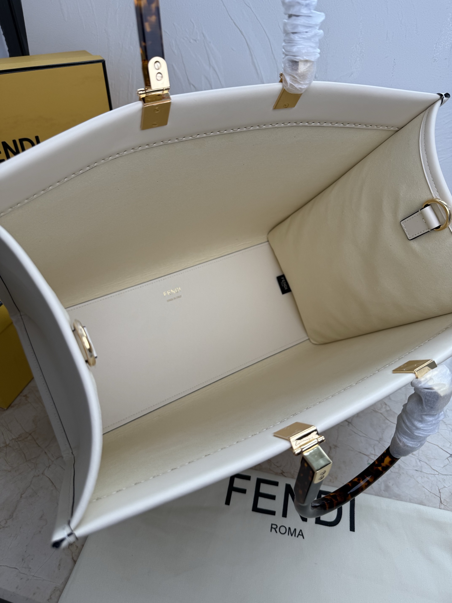 Fendi 大号TOTE 托特包“阳光手提袋”