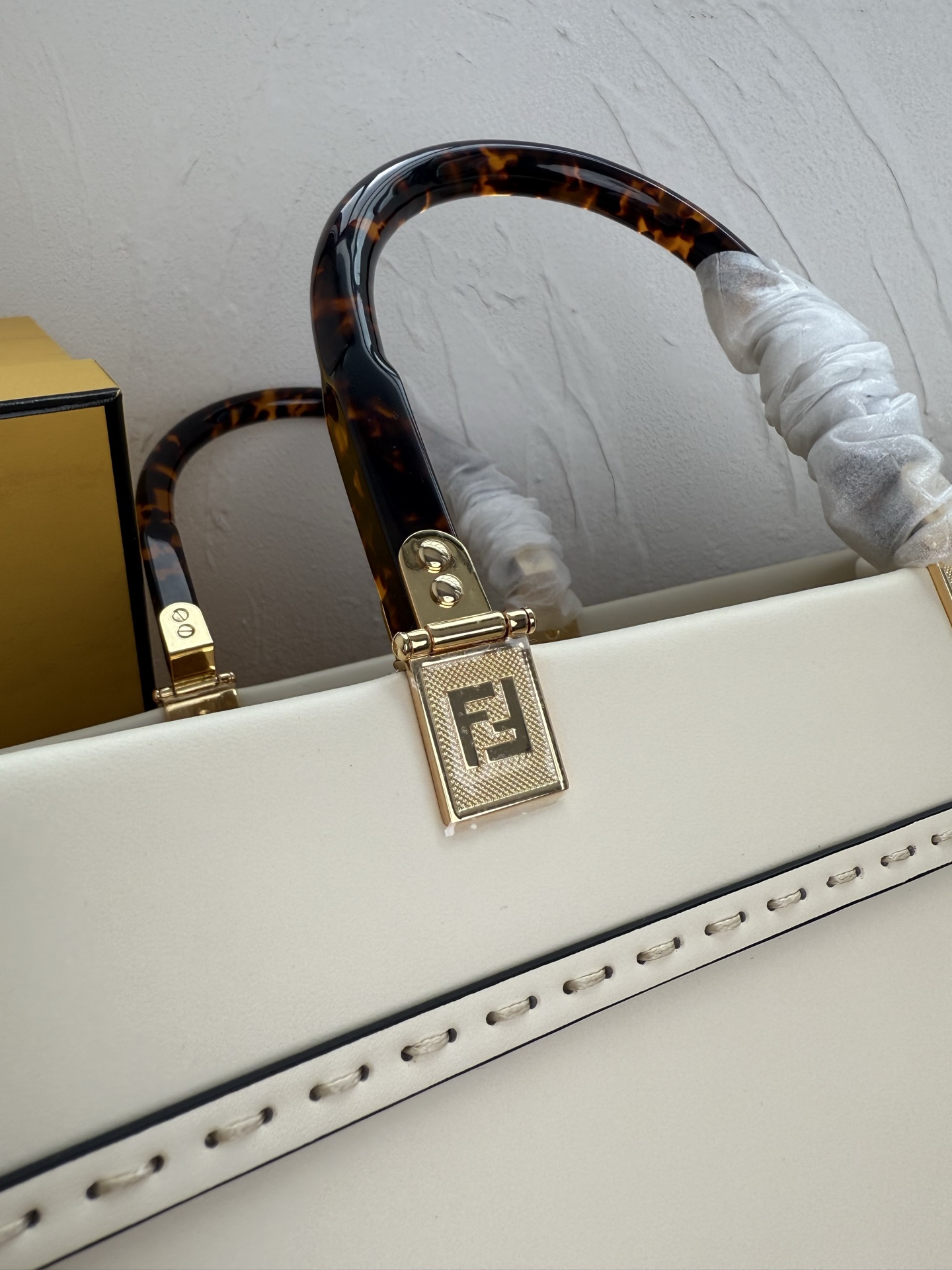 Fendi 大号TOTE 托特包“阳光手提袋”