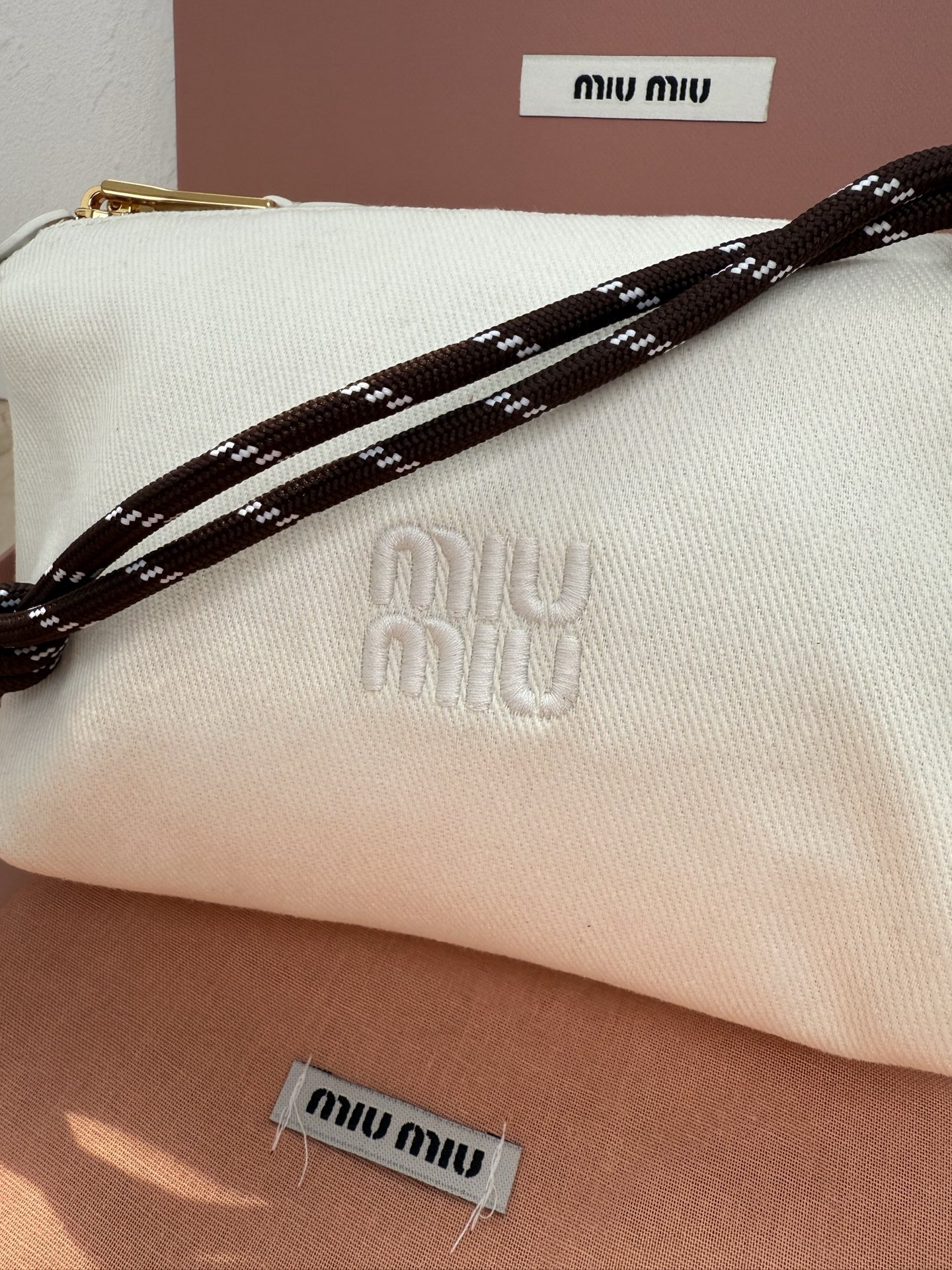 Miu Miu 5NE841 新品牛仔布饭盒包 独特的冰裂纹理 正面标志性 Miu金额logo