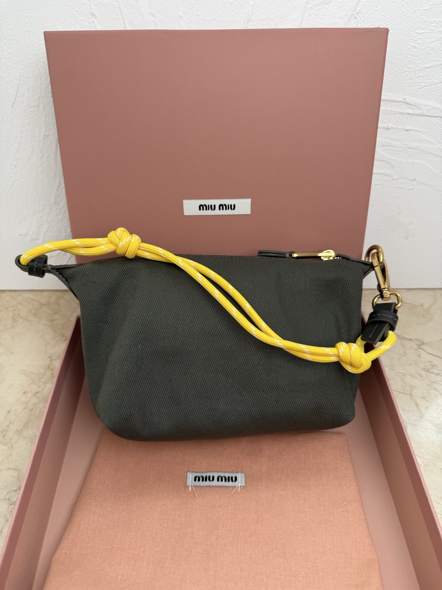 Miu Miu 5NE841 新品牛仔布饭盒包 独特的冰裂纹理 正面标志性 Miu金额logo