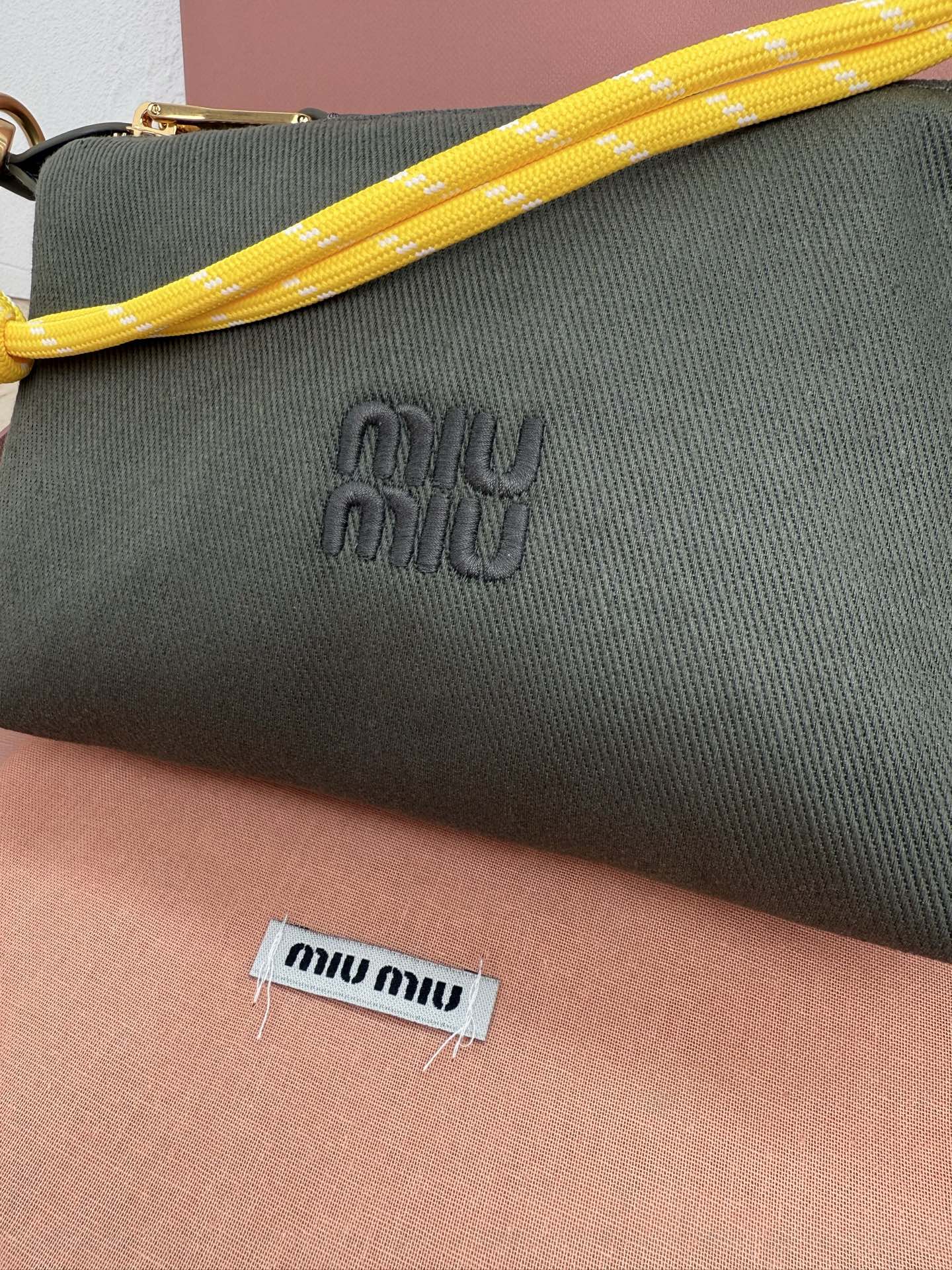 Miu Miu 5NE841 新品牛仔布饭盒包 独特的冰裂纹理 正面标志性 Miu金额logo