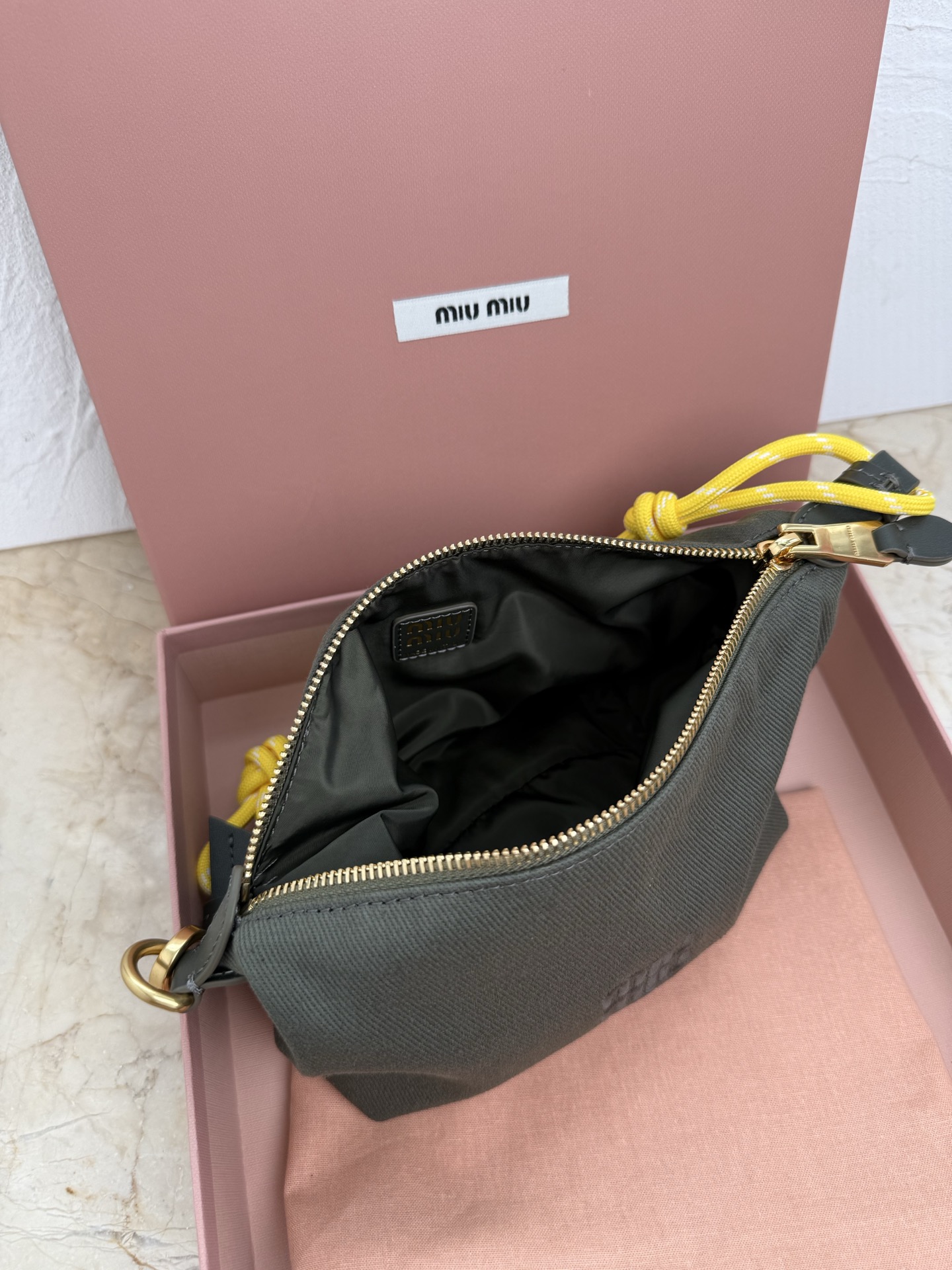 Miu Miu 5NE841 新品牛仔布饭盒包 独特的冰裂纹理 正面标志性 Miu金额logo