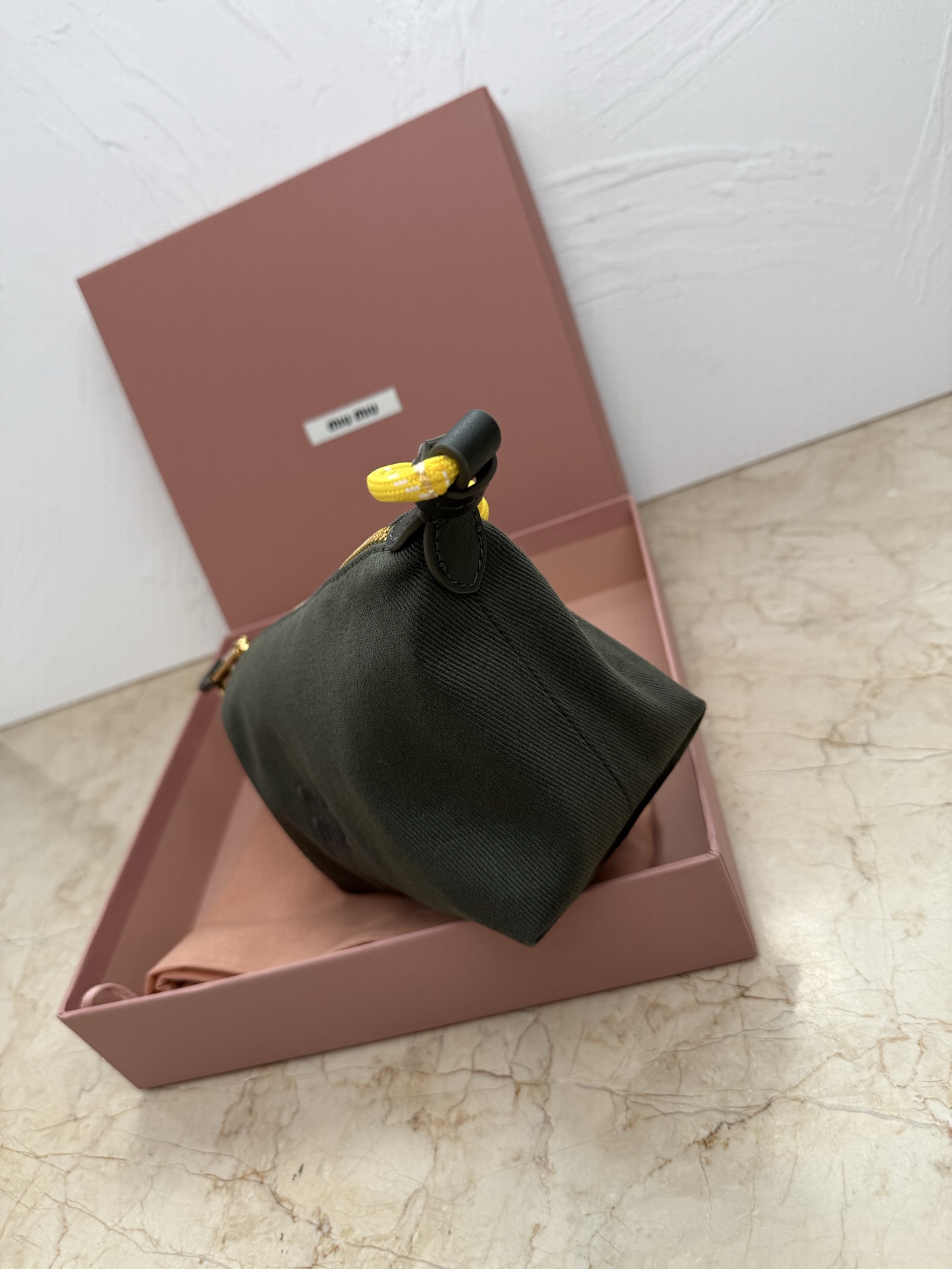 Miu Miu 5NE841 新品牛仔布饭盒包 独特的冰裂纹理 正面标志性 Miu金额logo