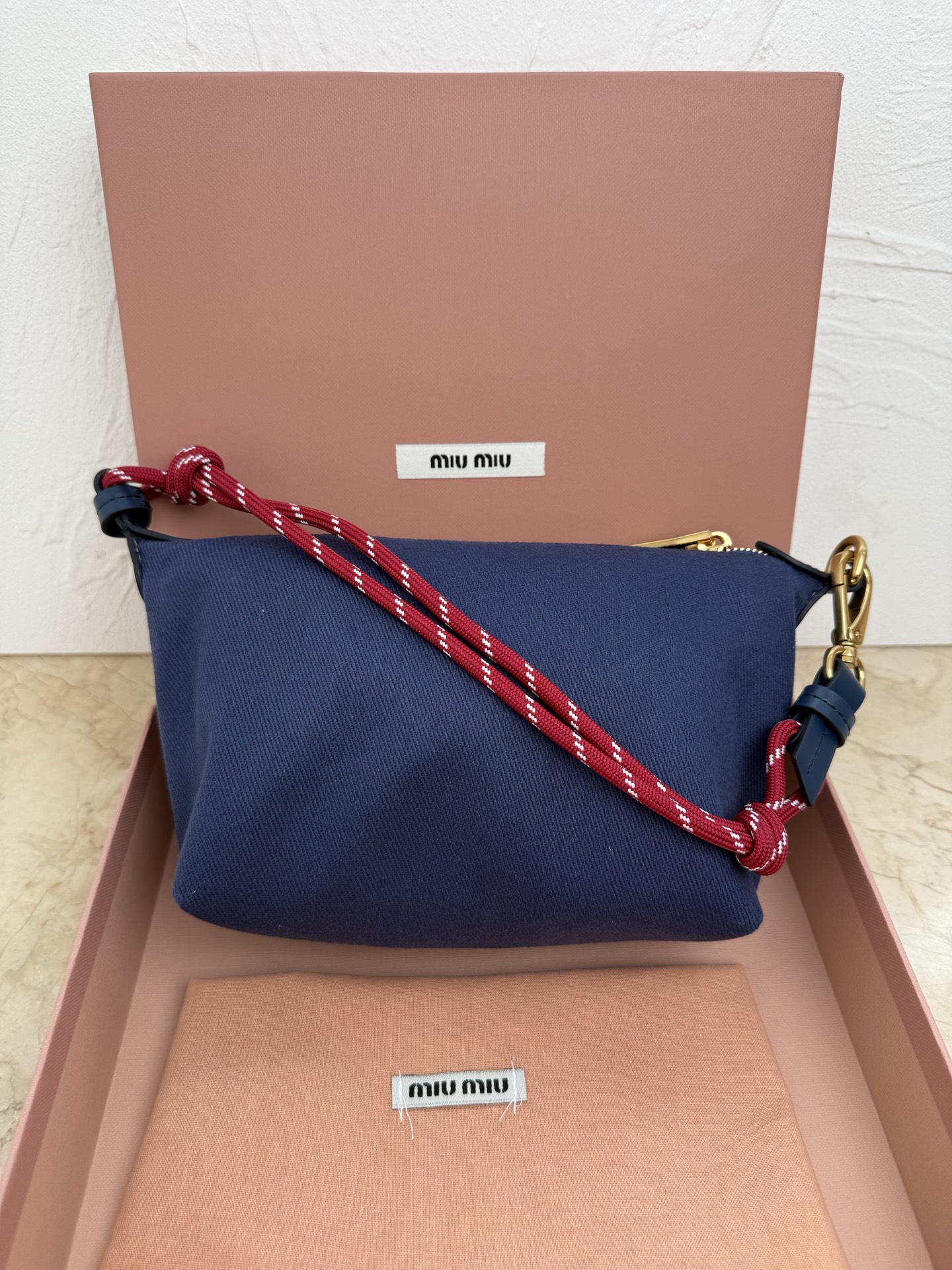 Miu Miu 5NE841 新品牛仔布饭盒包 独特的冰裂纹理 正面标志性 Miu金额logo