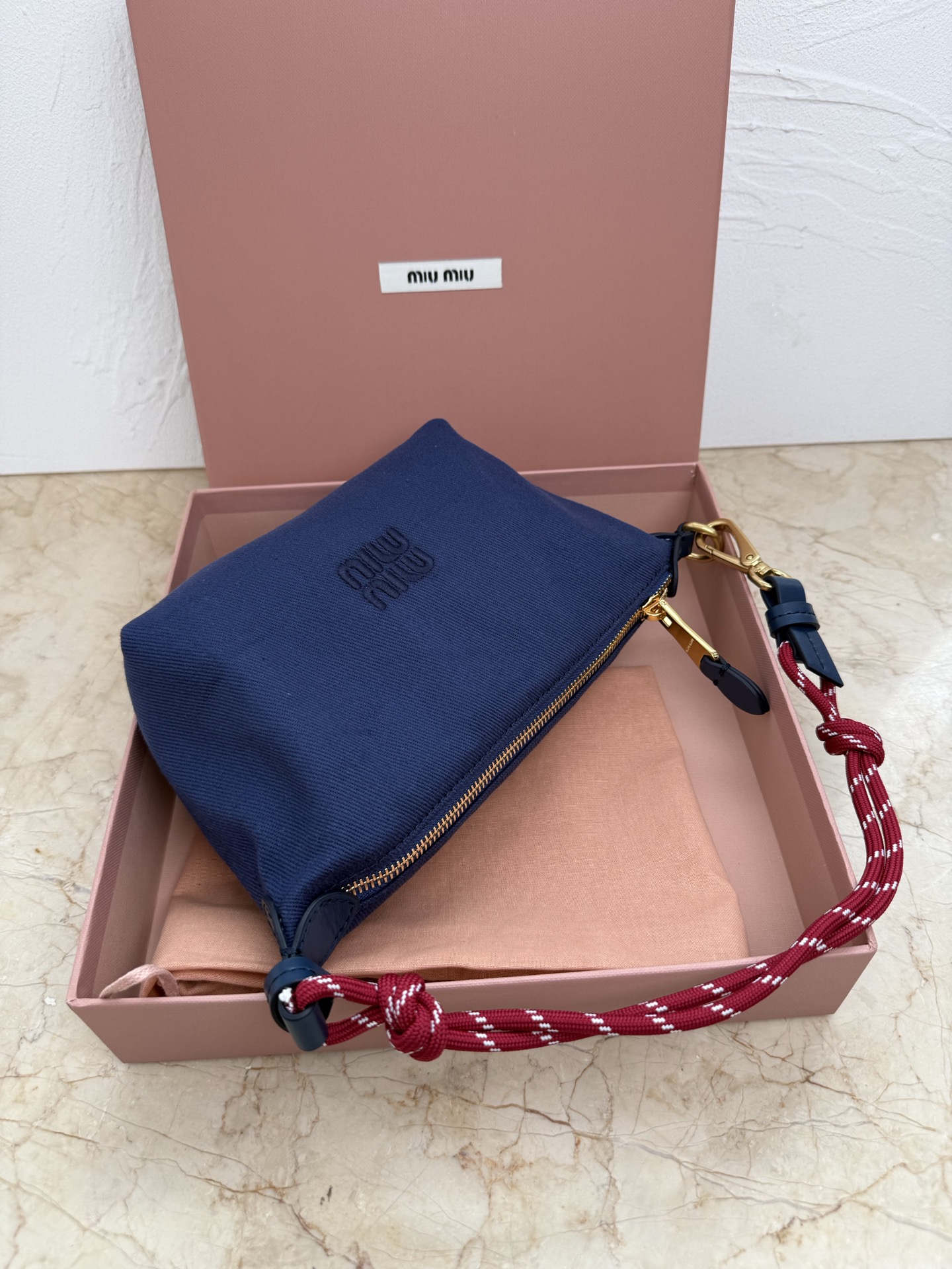 Miu Miu 5NE841 新品牛仔布饭盒包 独特的冰裂纹理 正面标志性 Miu金额logo