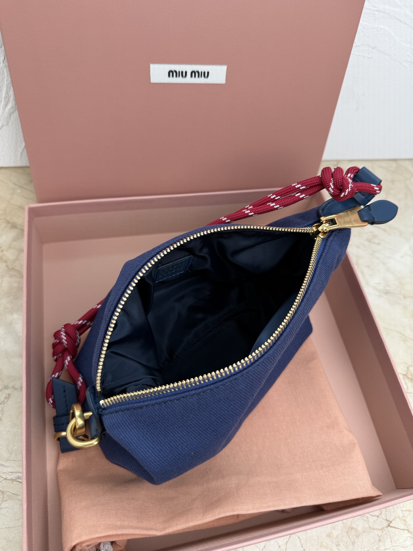 Miu Miu 5NE841 新品牛仔布饭盒包 独特的冰裂纹理 正面标志性 Miu金额logo