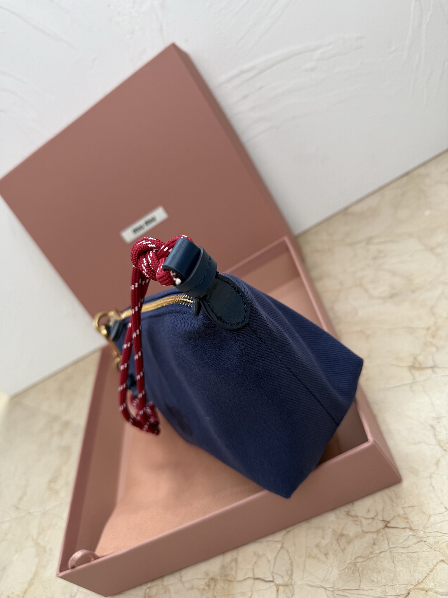 Miu Miu 5NE841 新品牛仔布饭盒包 独特的冰裂纹理 正面标志性 Miu金额logo