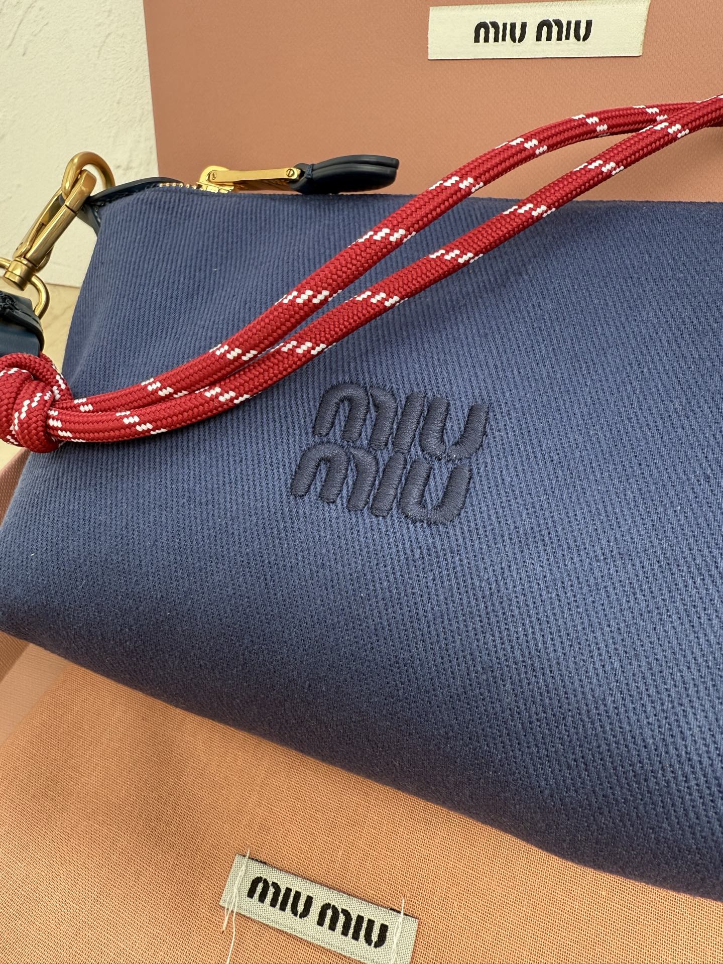 Miu Miu 5NE841 新品牛仔布饭盒包 独特的冰裂纹理 正面标志性 Miu金额logo