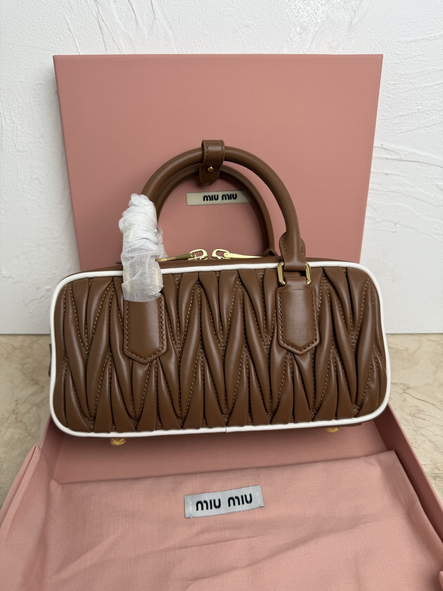 Miu Miu M家新品 5BB142M家新款保龄球包包 官网主推 今年绝对爆 款式 进口小羊皮