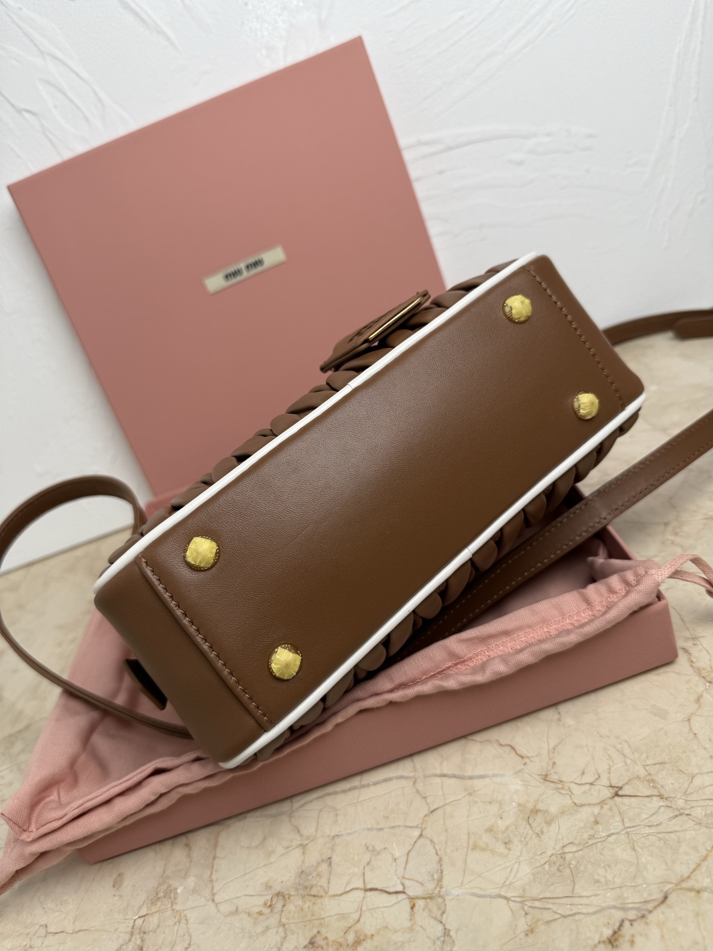 Miu Miu M家新品 5BB142M家新款保龄球包包 官网主推 今年绝对爆 款式 进口小羊皮
