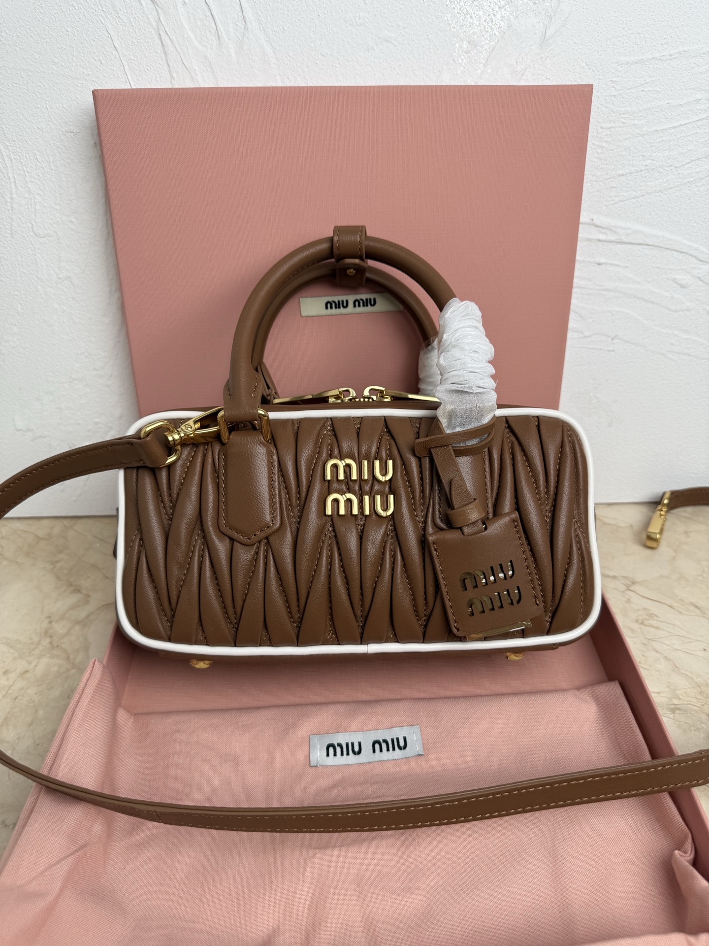 Miu Miu M家新品 5BB142M家新款保龄球包包 官网主推 今年绝对爆 款式 进口小羊皮