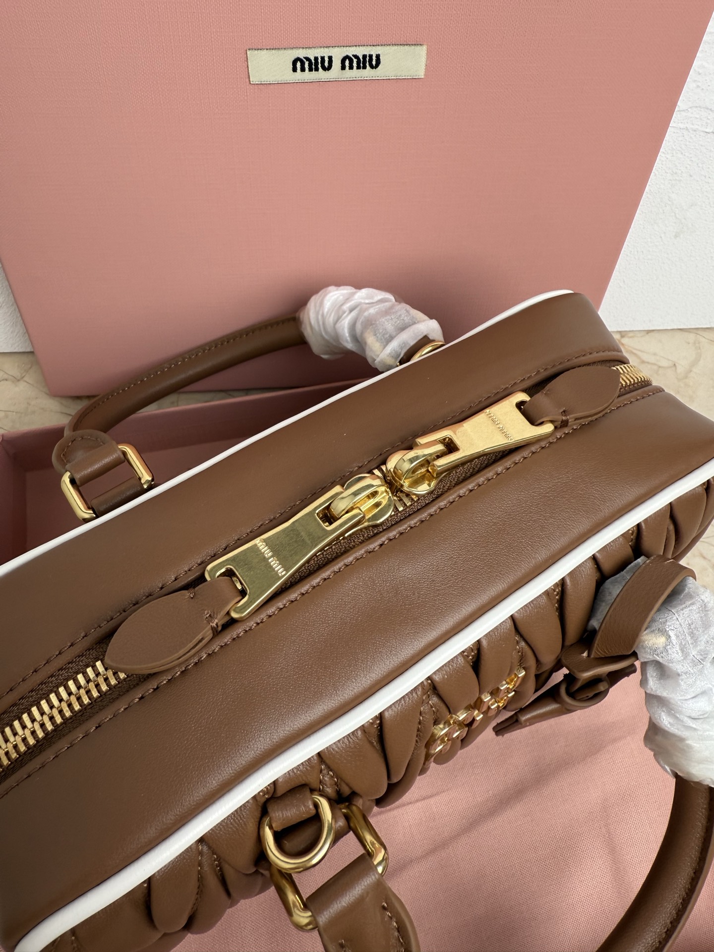 Miu Miu M家新品 5BB142M家新款保龄球包包 官网主推 今年绝对爆 款式 进口小羊皮