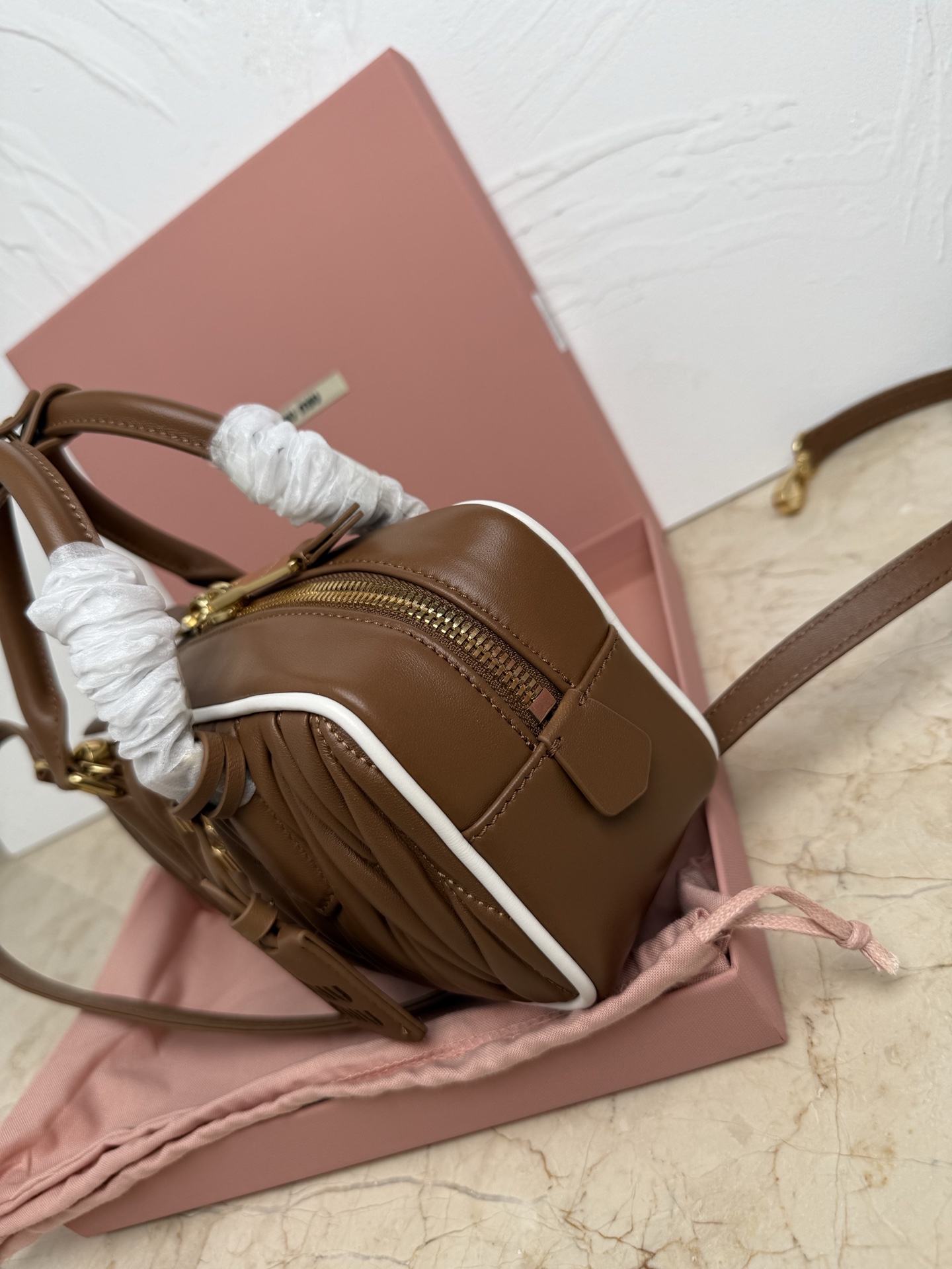 Miu Miu M家新品 5BB142M家新款保龄球包包 官网主推 今年绝对爆 款式 进口小羊皮