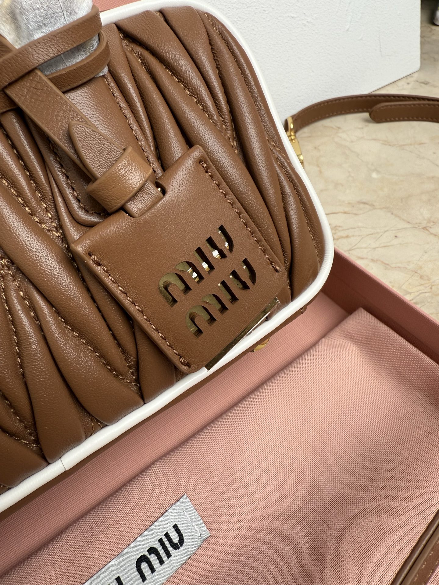 Miu Miu M家新品 5BB142M家新款保龄球包包 官网主推 今年绝对爆 款式 进口小羊皮