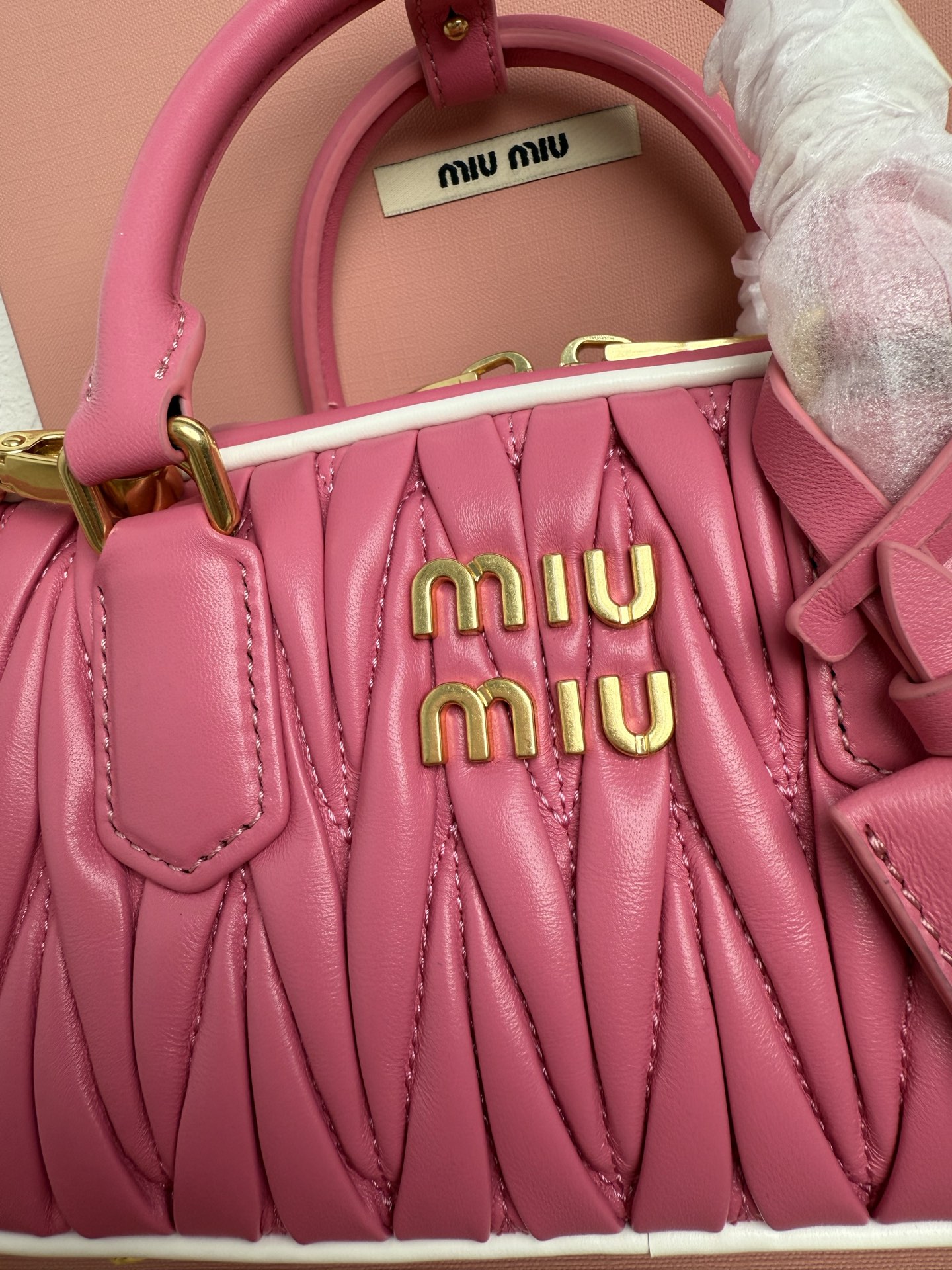 Miu Miu M家新品 5BB142M家新款保龄球包包 官网主推 今年绝对爆 款式 进口小羊皮