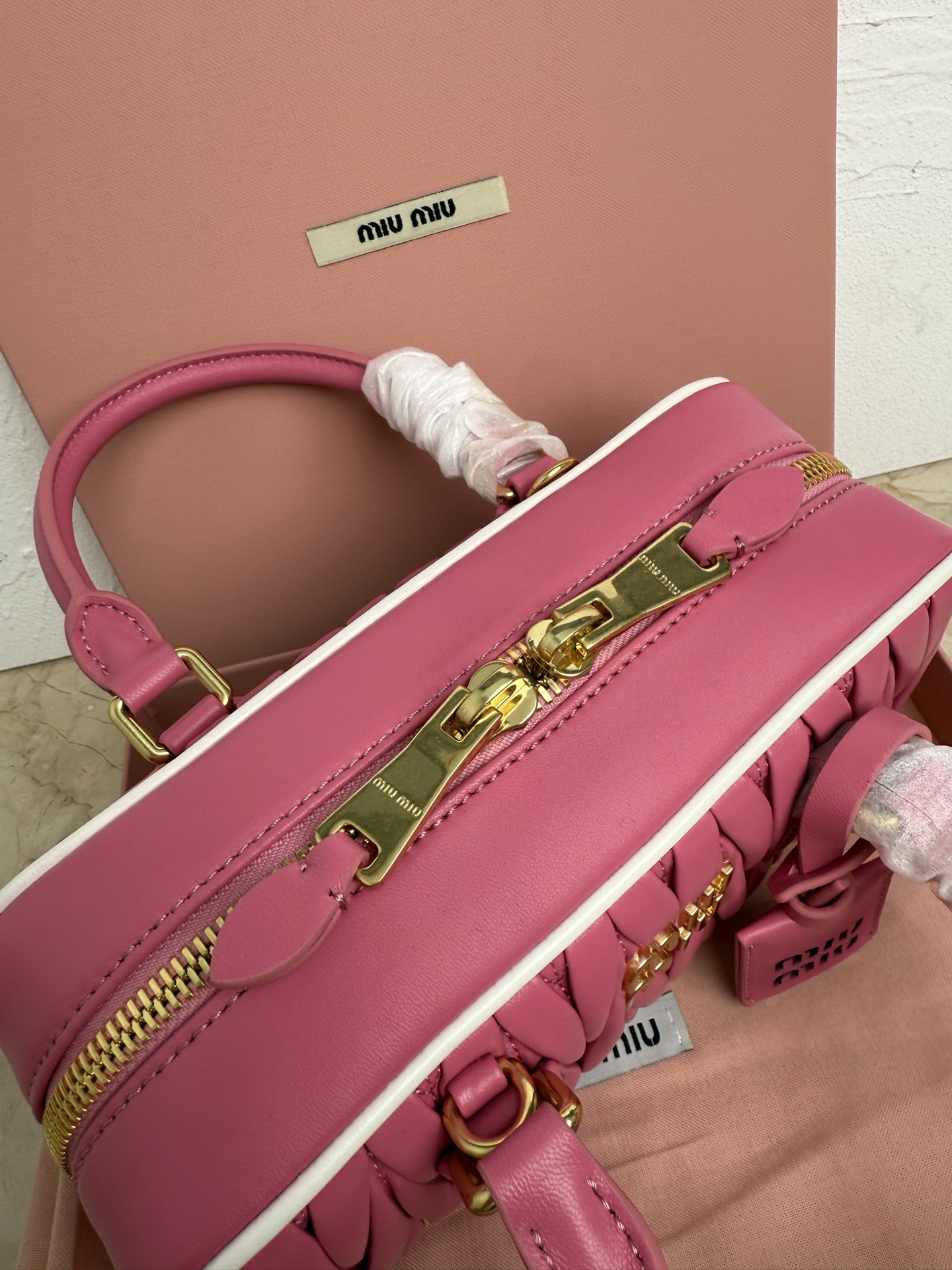 Miu Miu M家新品 5BB142M家新款保龄球包包 官网主推 今年绝对爆 款式 进口小羊皮