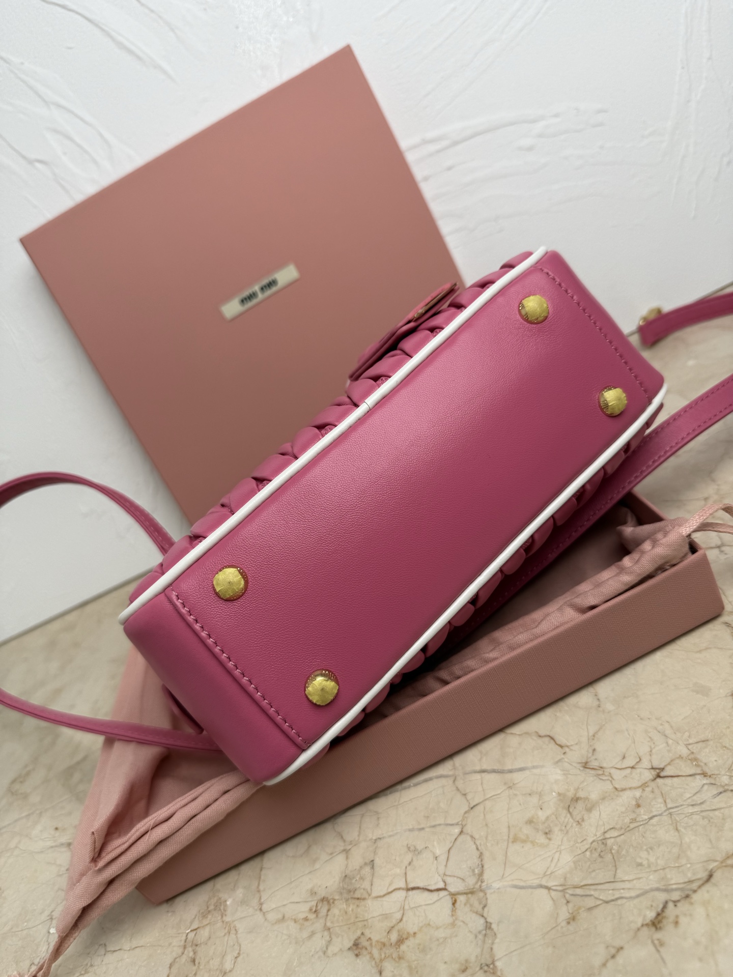 Miu Miu M家新品 5BB142M家新款保龄球包包 官网主推 今年绝对爆 款式 进口小羊皮