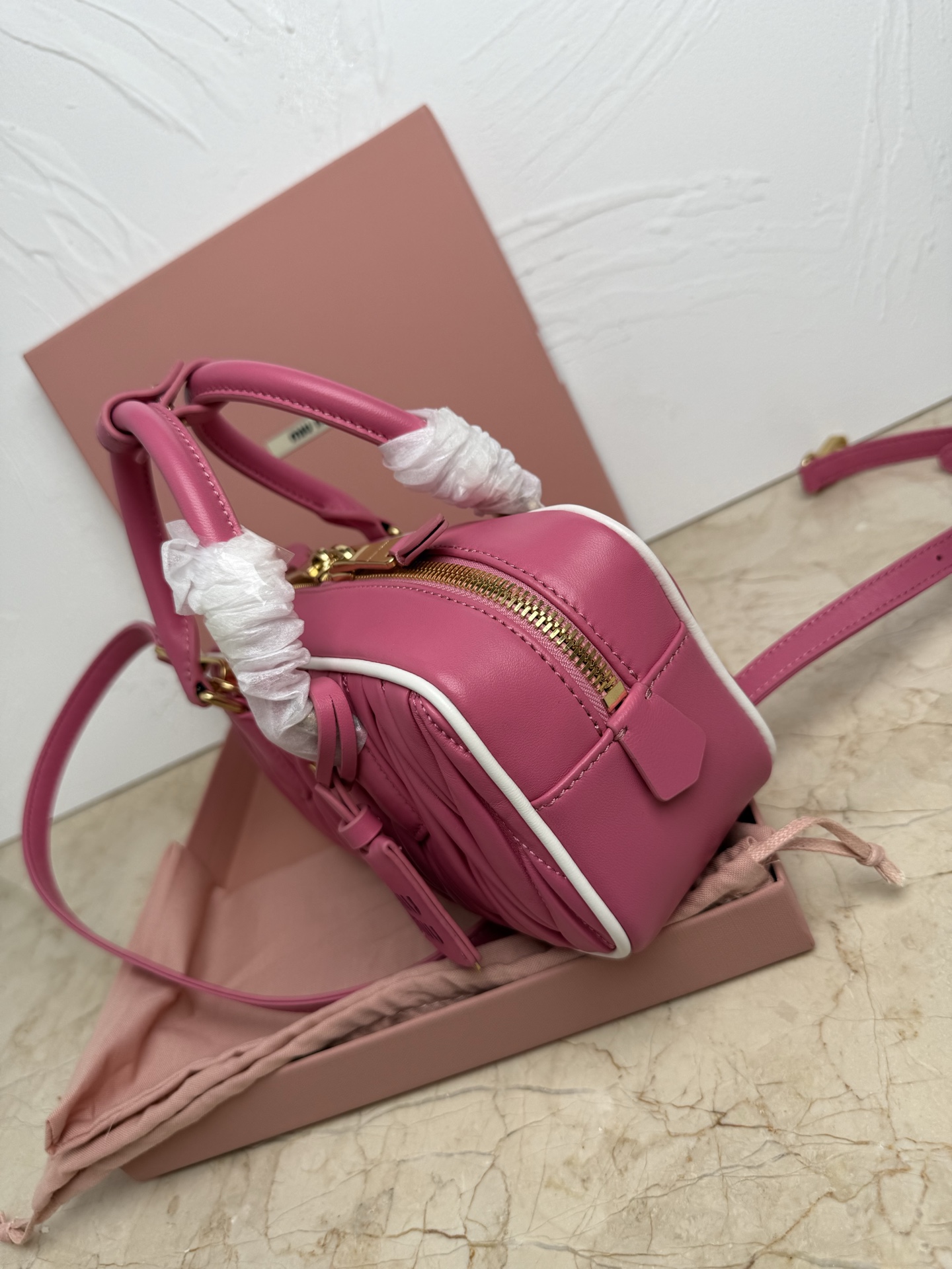 Miu Miu M家新品 5BB142M家新款保龄球包包 官网主推 今年绝对爆 款式 进口小羊皮