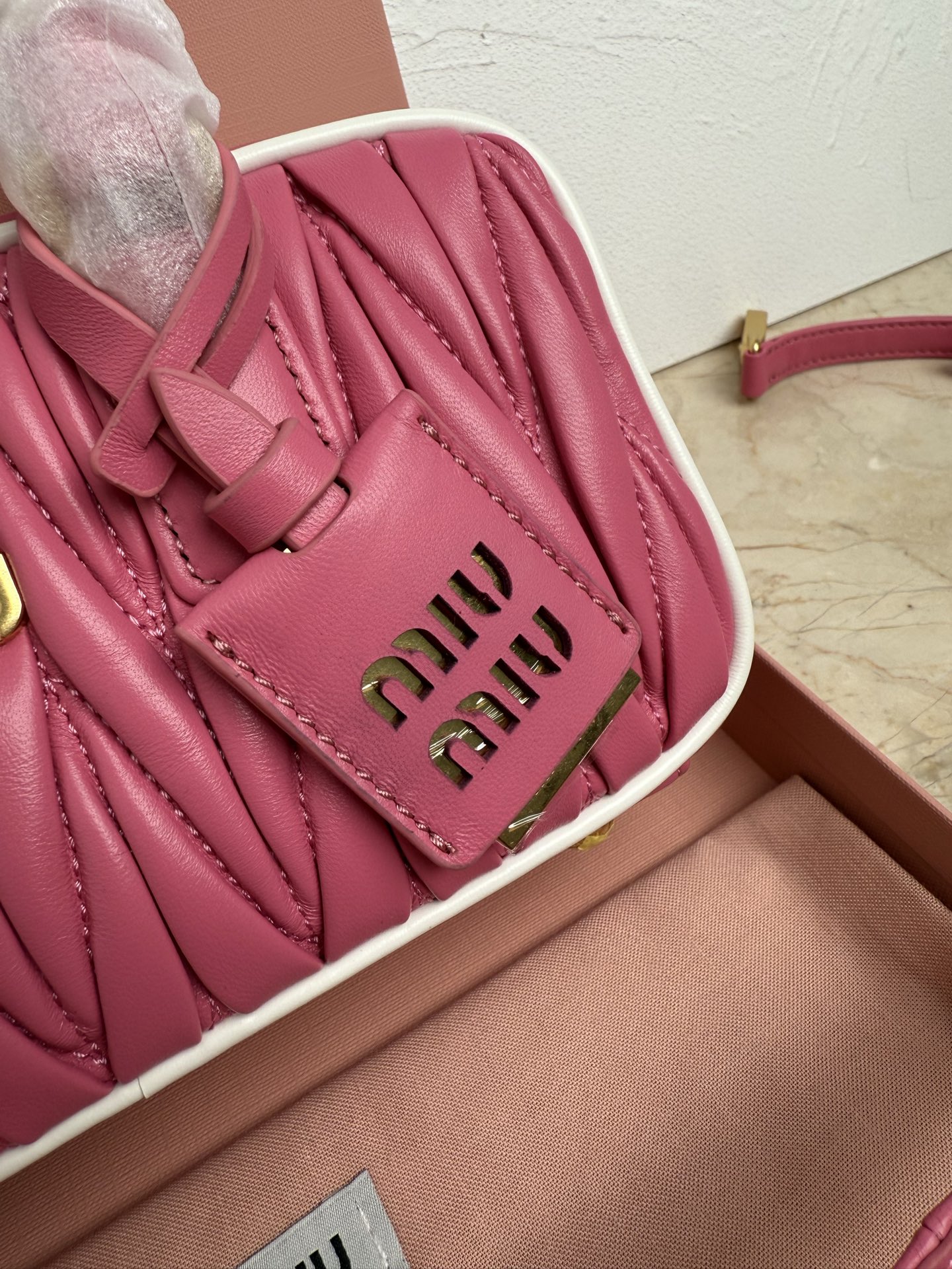 Miu Miu M家新品 5BB142M家新款保龄球包包 官网主推 今年绝对爆 款式 进口小羊皮
