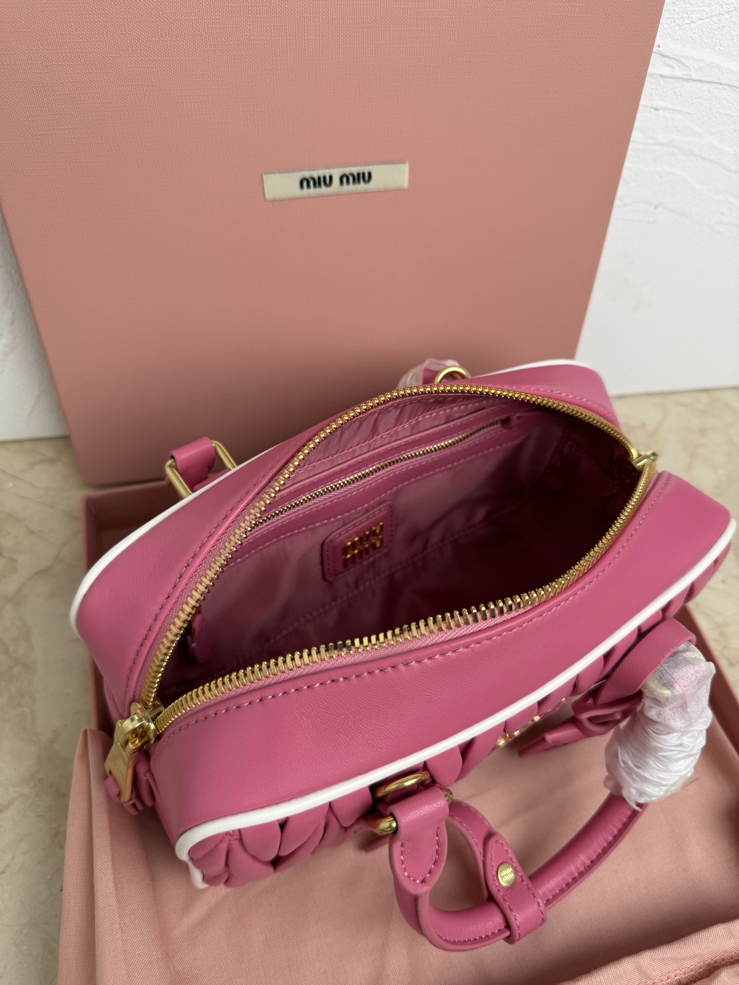 Miu Miu M家新品 5BB142M家新款保龄球包包 官网主推 今年绝对爆 款式 进口小羊皮