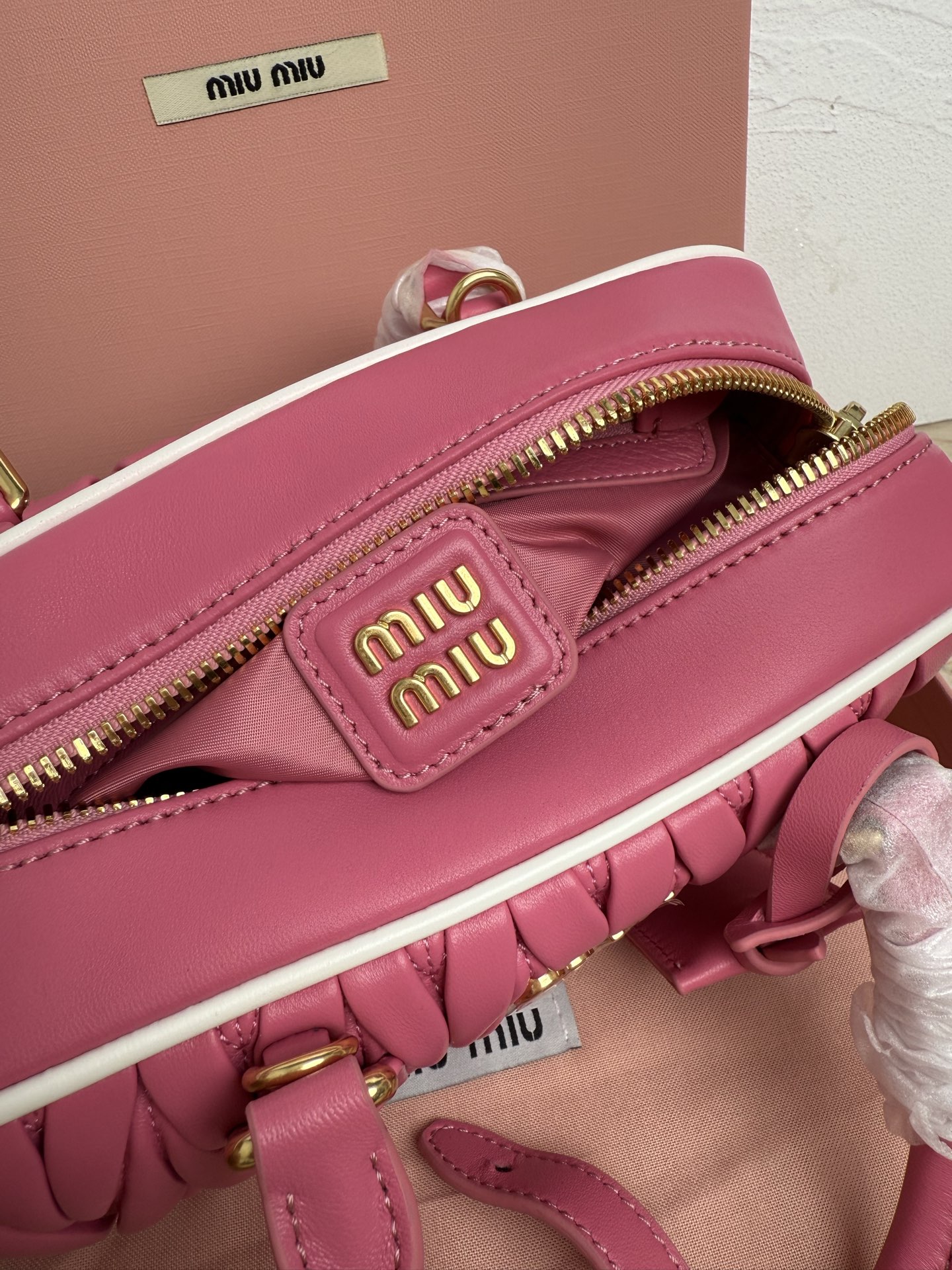 Miu Miu M家新品 5BB142M家新款保龄球包包 官网主推 今年绝对爆 款式 进口小羊皮