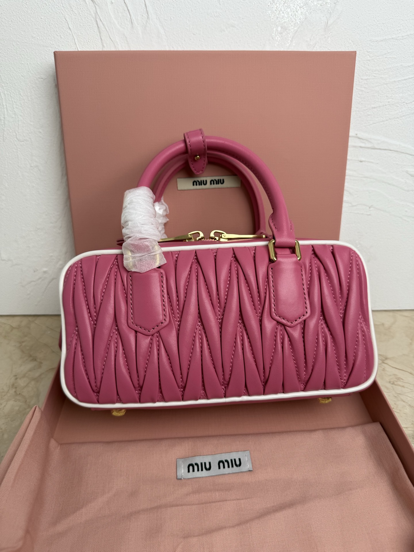 Miu Miu M家新品 5BB142M家新款保龄球包包 官网主推 今年绝对爆 款式 进口小羊皮