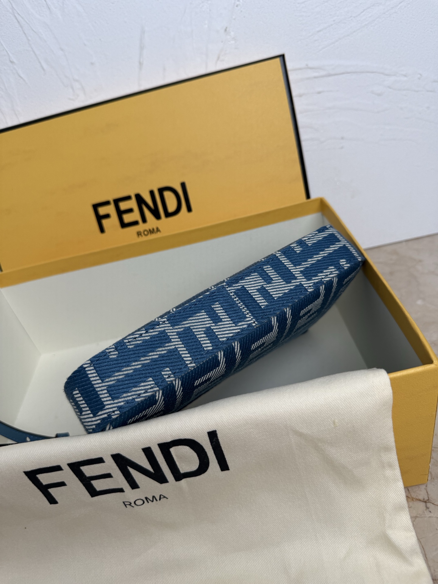 Fendi Blue Maggot Shoulder Bag with Two Belts, Various Sizes, Classic Design - 图片 9