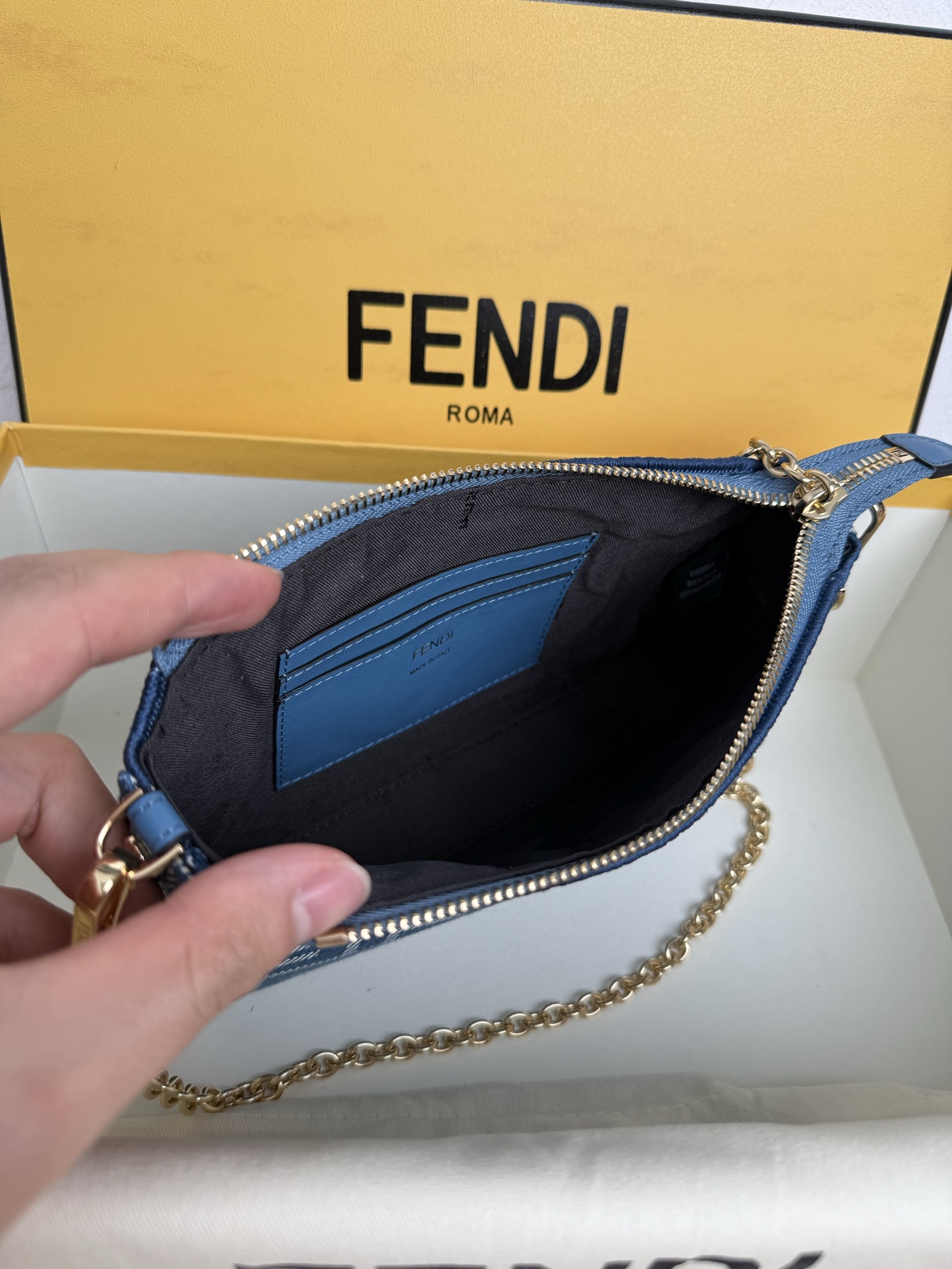 Fendi Blue Maggot Shoulder Bag with Two Belts, Various Sizes, Classic Design - 图片 6