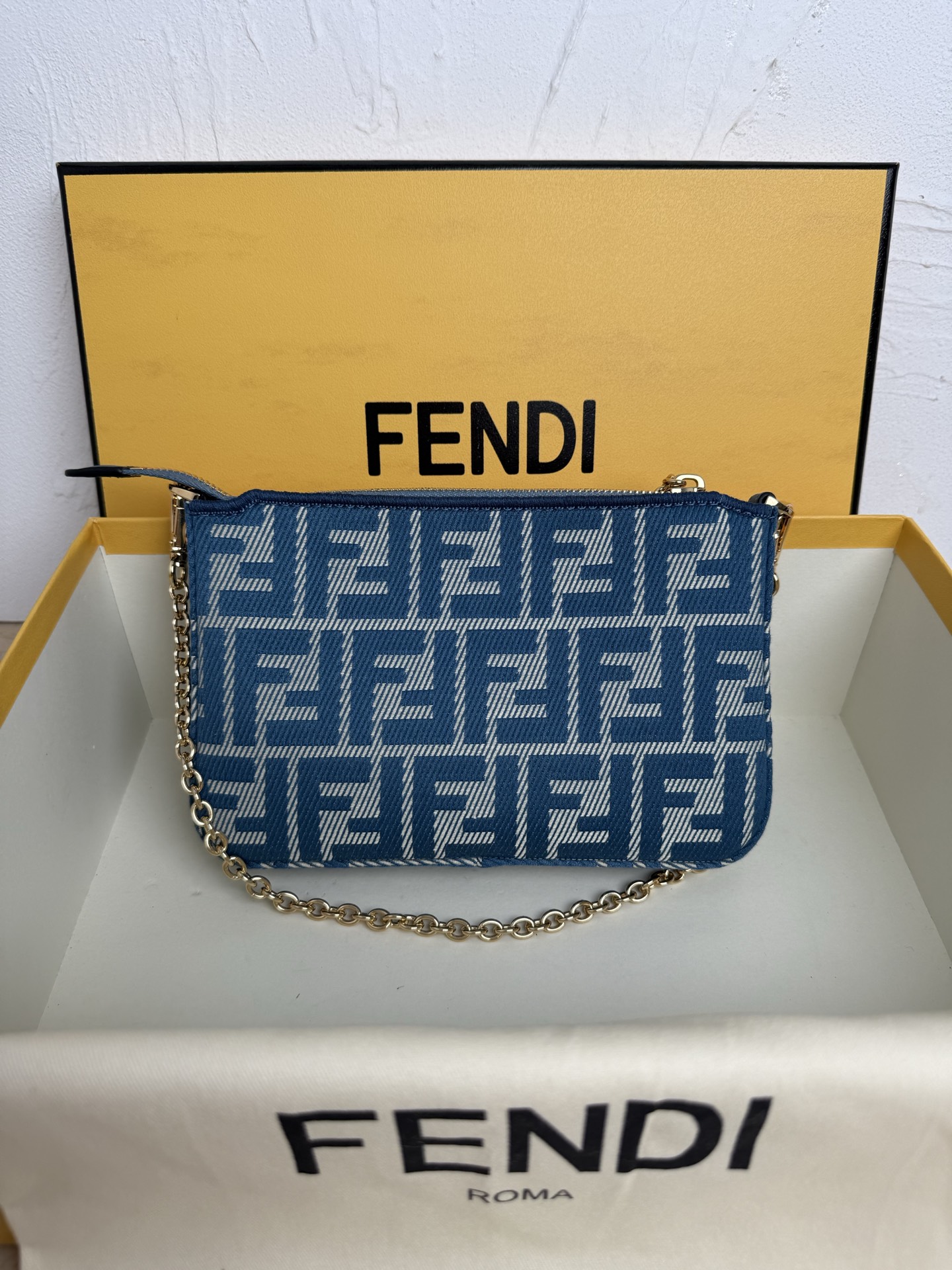 Fendi Blue Maggot Shoulder Bag with Two Belts, Various Sizes, Classic Design - 图片 2