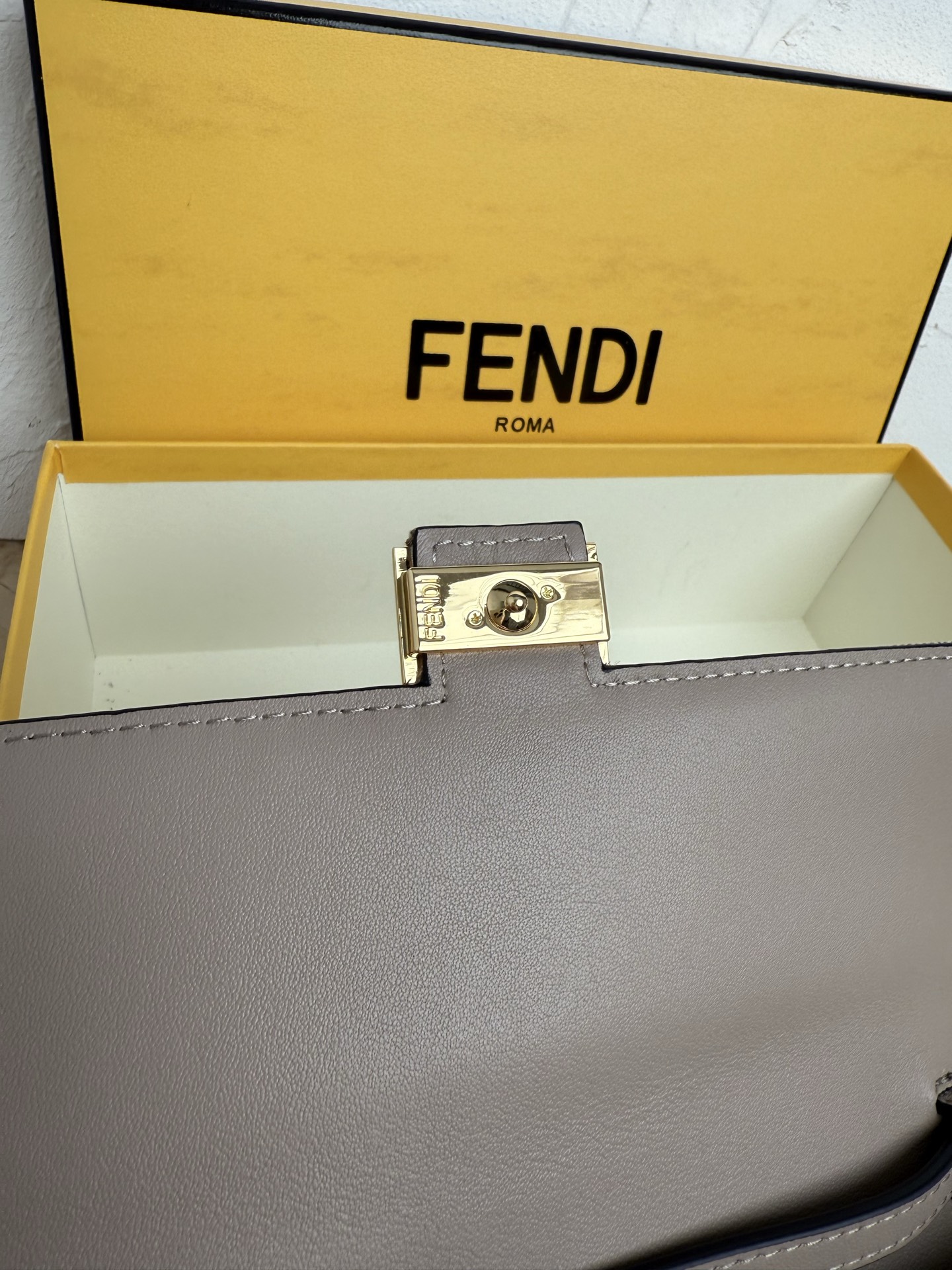 Compact Bagutte Wallet with FF Buttons and Blue Flower Fabric – Section 1028 - 图片 6