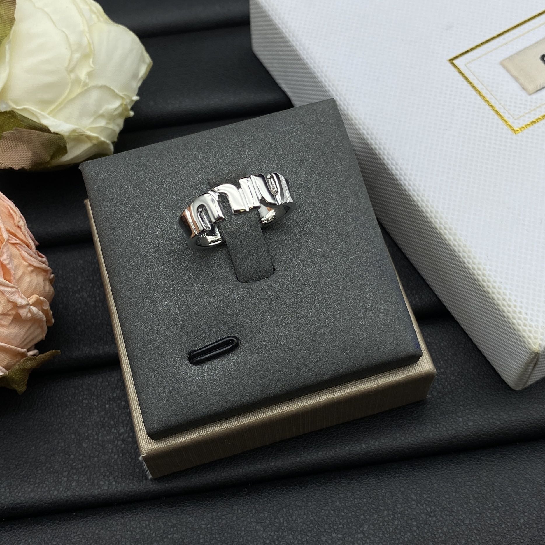 Muu Miu Miu’s new ring - 图片 3