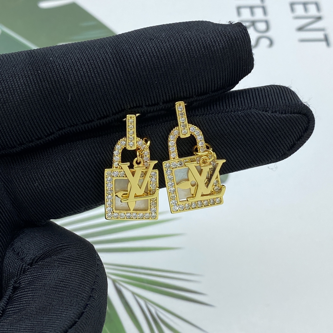 Louis Vuitton Luxury
 Jewelry Earring
