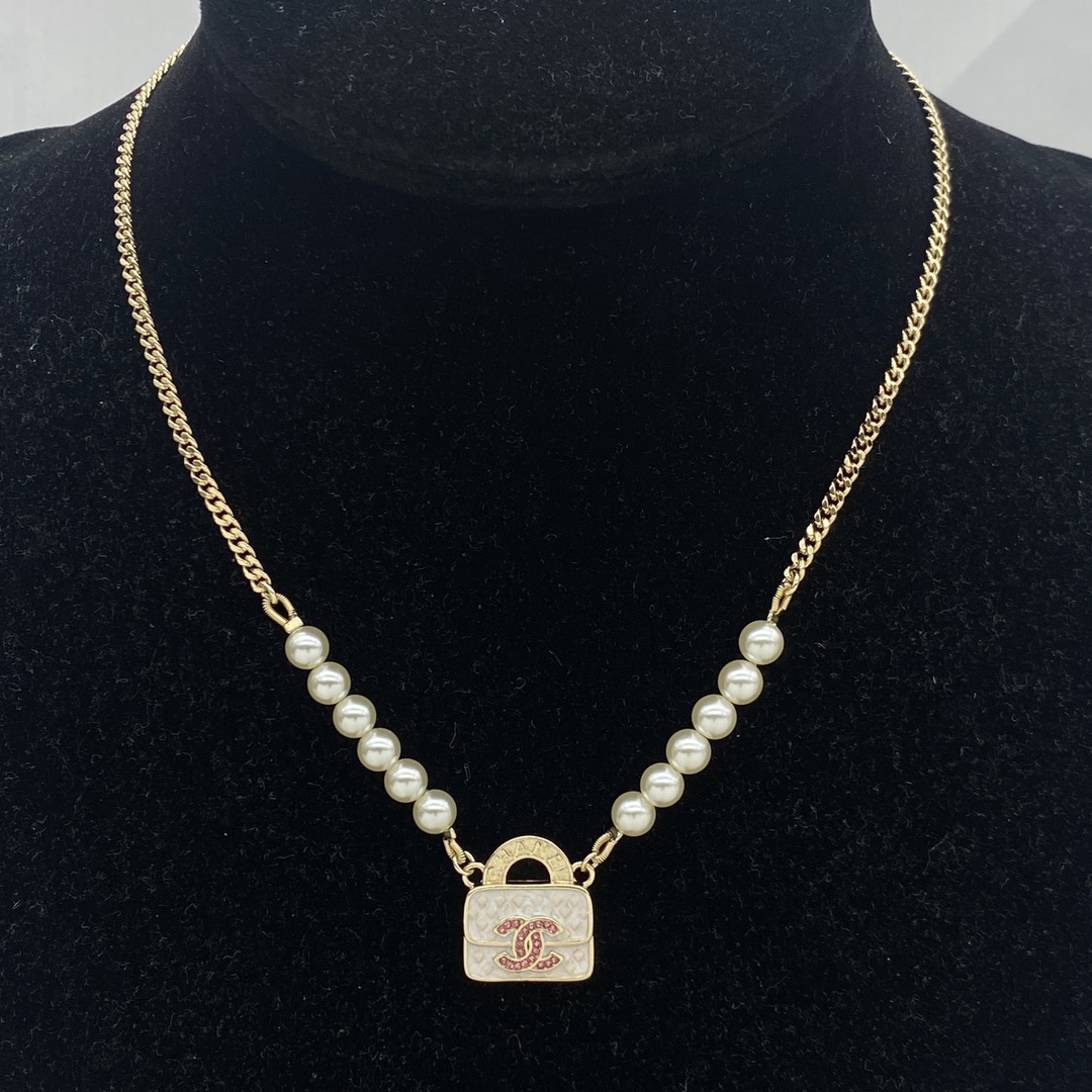 Las compras en línea
 Chanel Joyas Collar