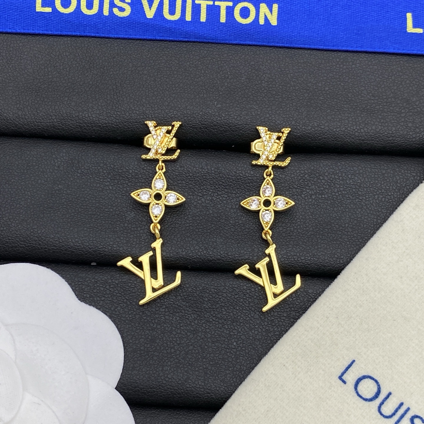 ¥98 Lv新款耳钉