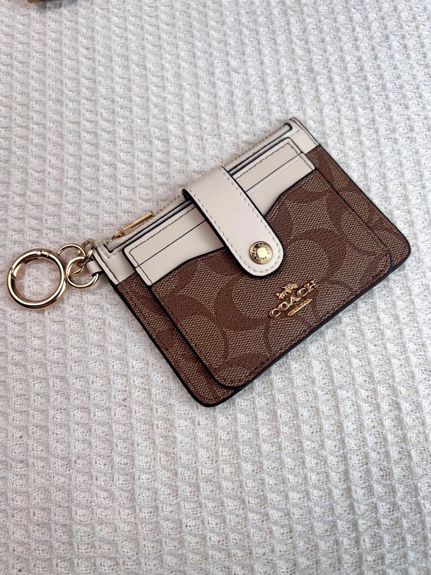 Coach ～新款coach卡包C7398卡其配白