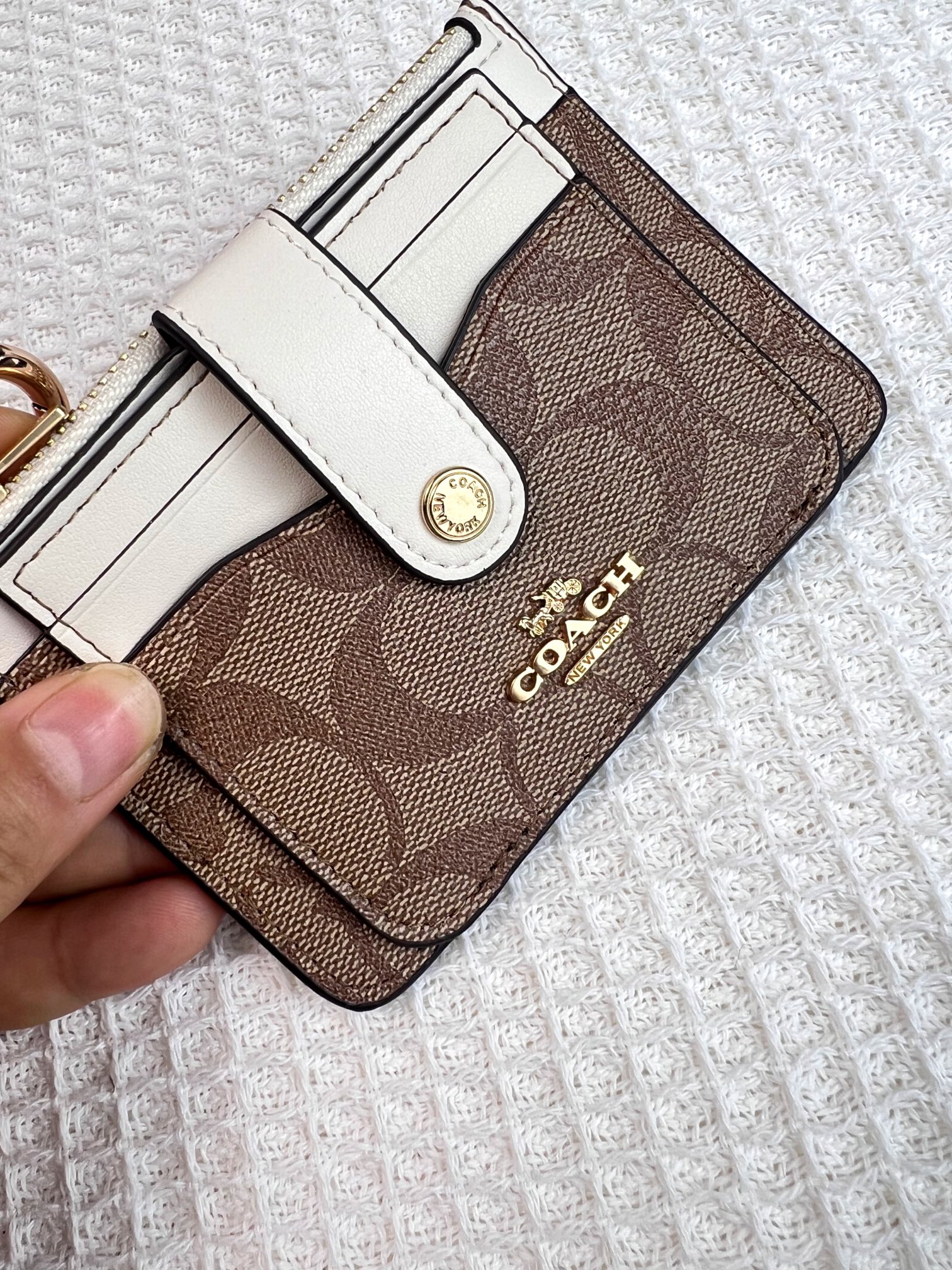 Coach ～新款coach卡包C7398卡其配白