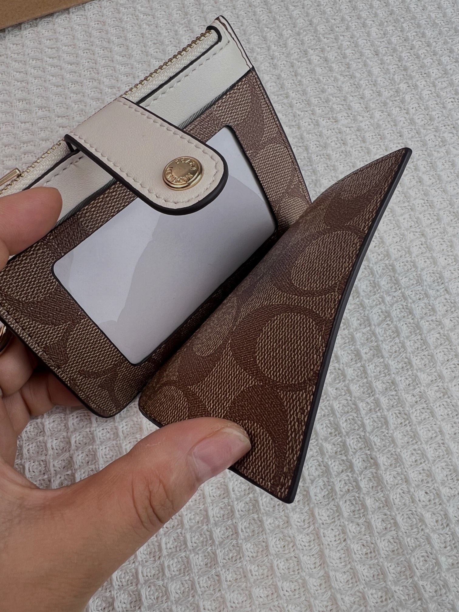 Coach ～新款coach卡包C7398卡其配白