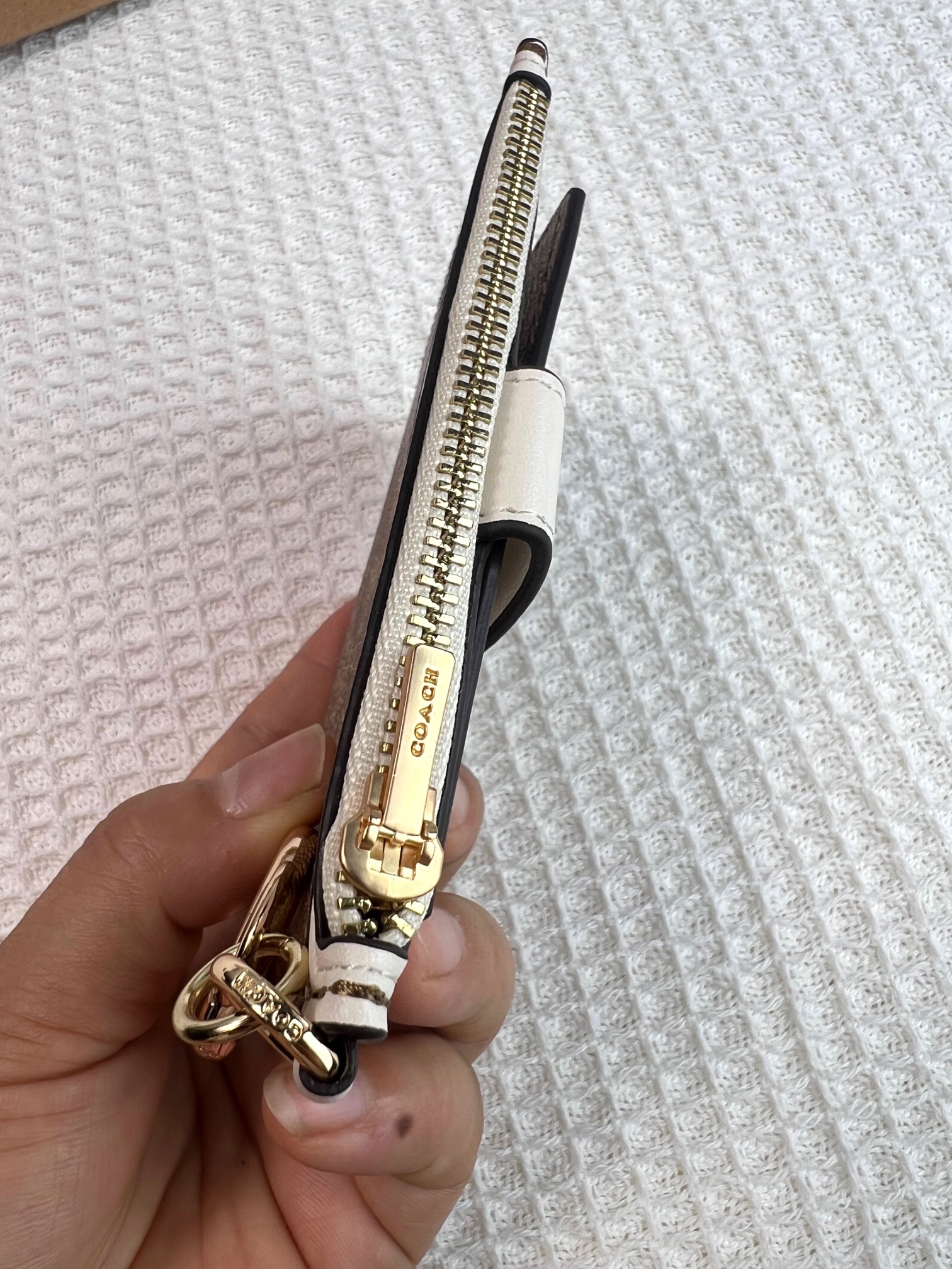 Coach ～新款coach卡包C7398卡其配白