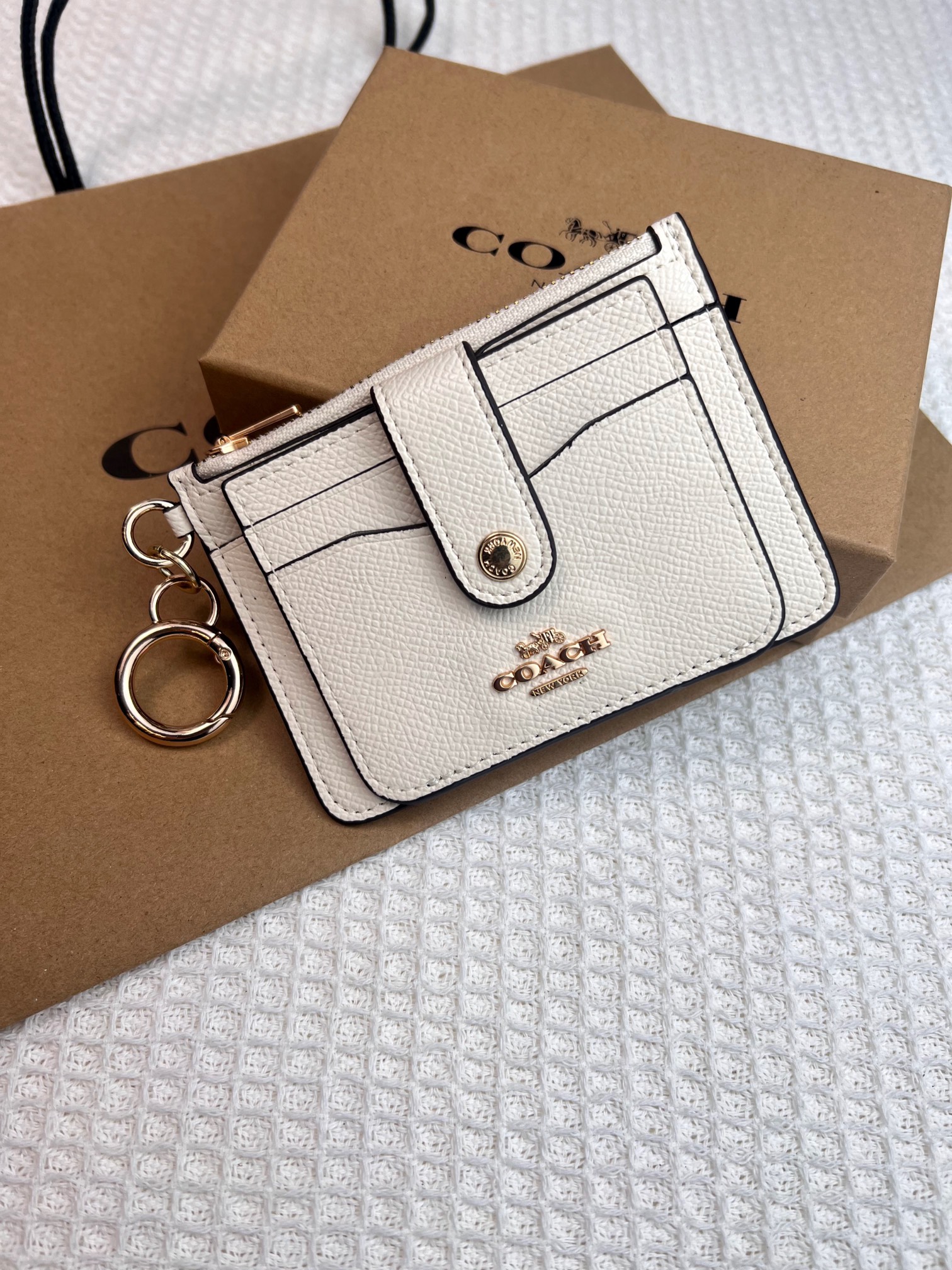 Coach ～新款coach卡包C6881纯白色颗粒纹