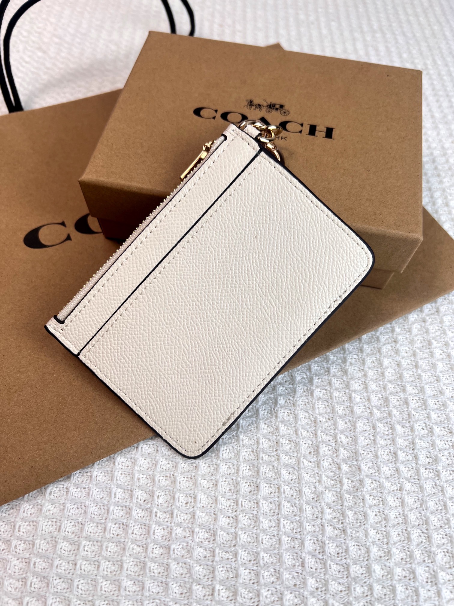 Coach ～新款coach卡包C6881纯白色颗粒纹