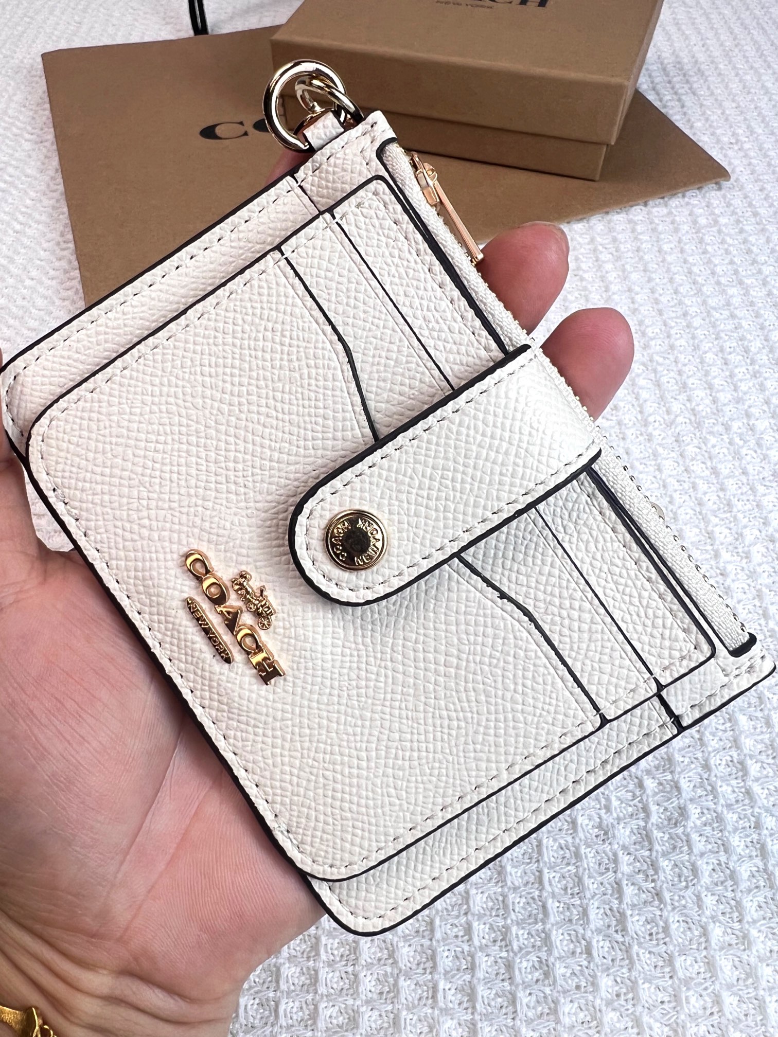 Coach ～新款coach卡包C6881纯白色颗粒纹