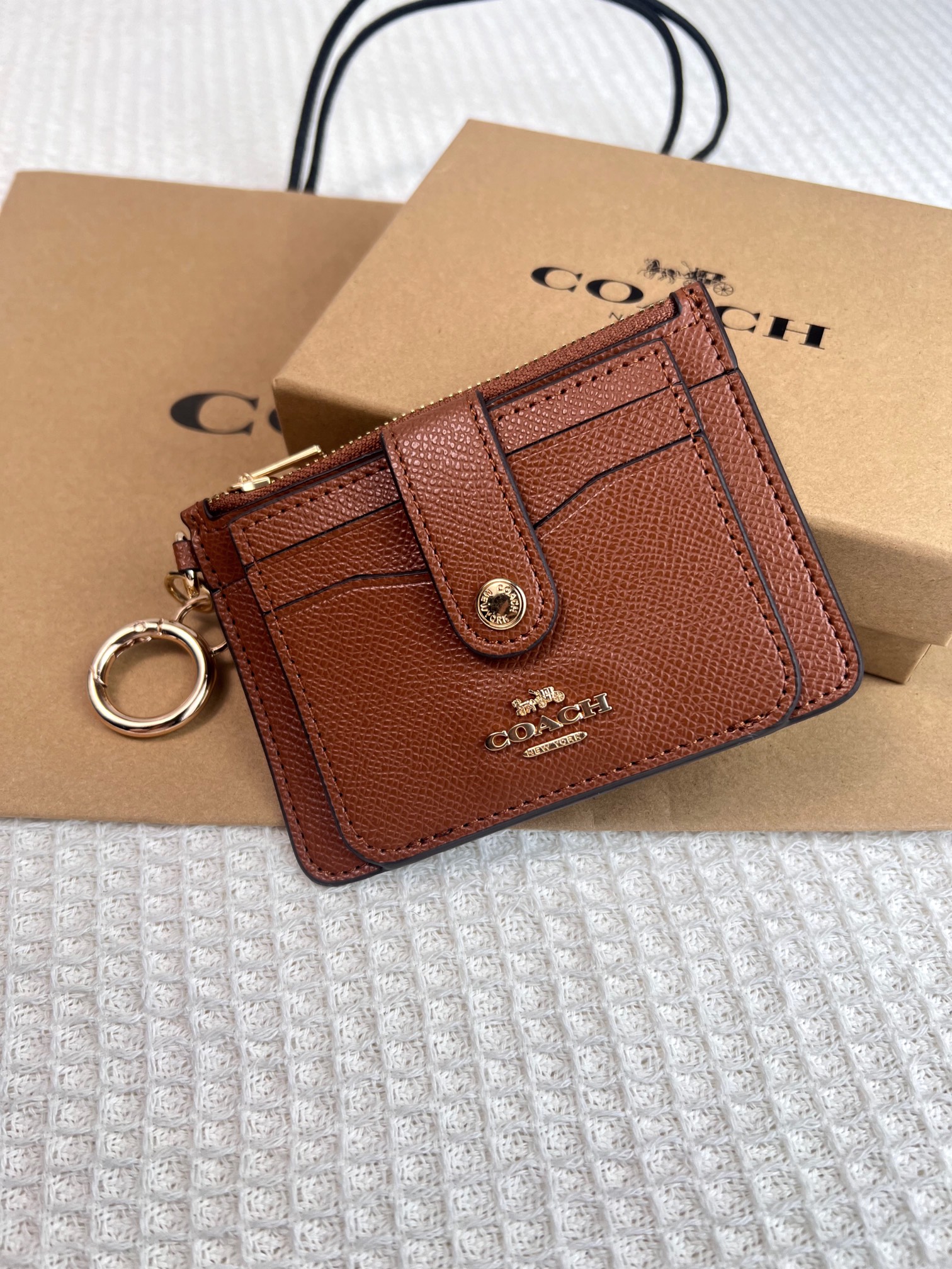 Coach ～新款coach卡包C6881纯棕色颗粒纹最新款卡包来袭