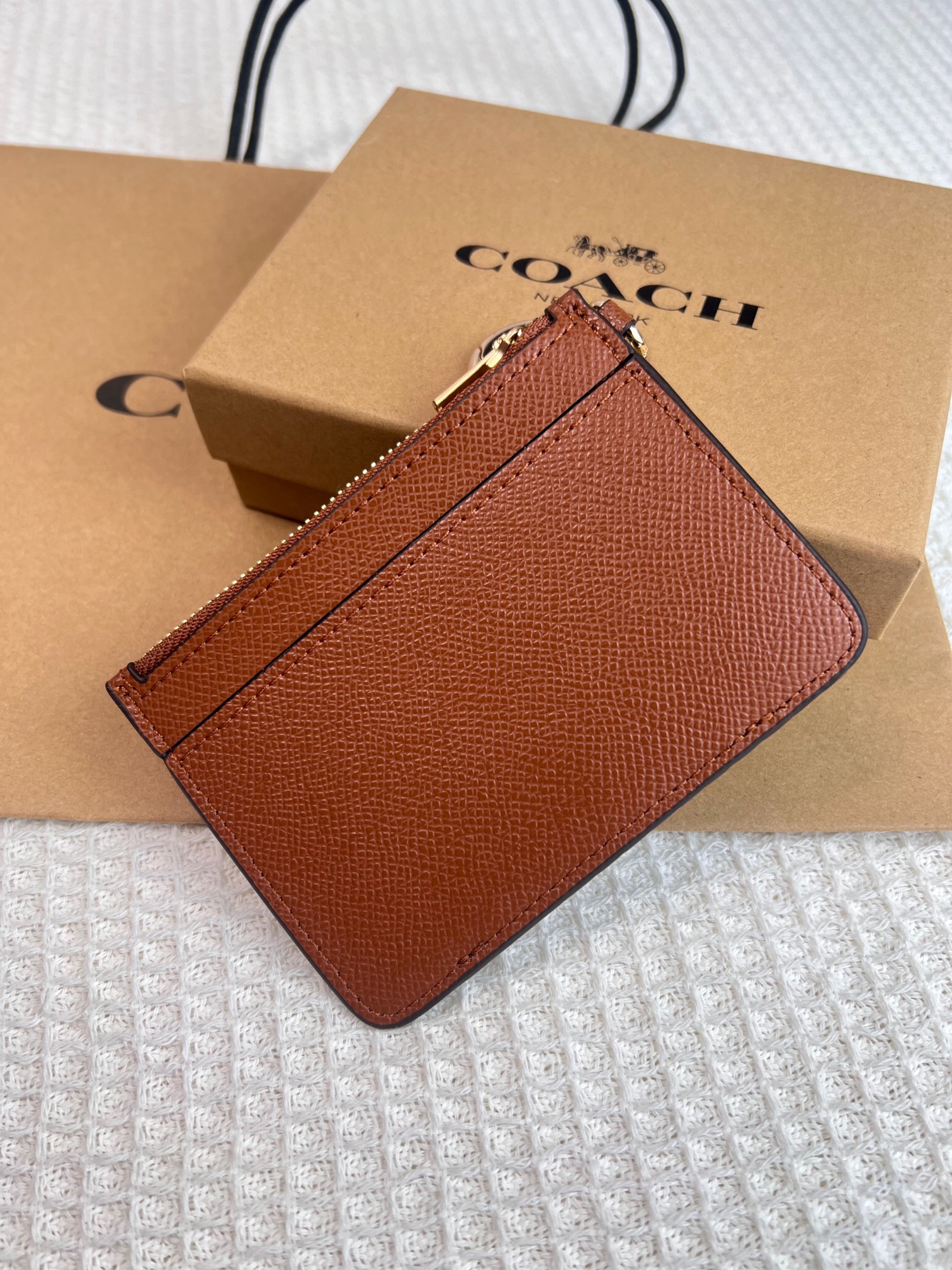 Coach ～新款coach卡包C6881纯棕色颗粒纹最新款卡包来袭