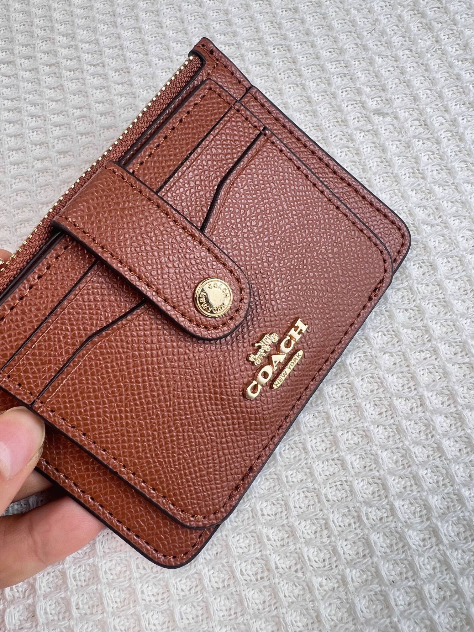 Coach ～新款coach卡包C6881纯棕色颗粒纹最新款卡包来袭