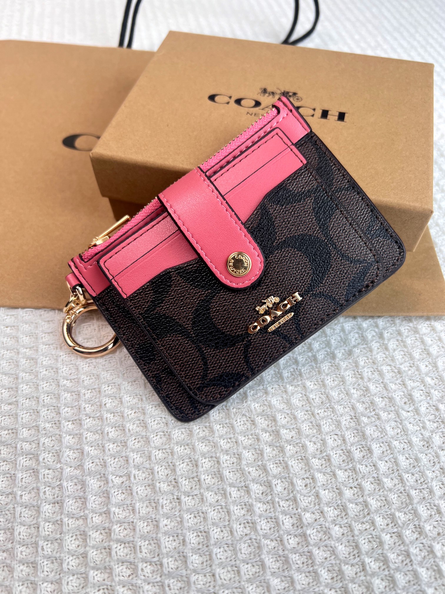 Coach ～新款coach卡包C7398咖啡配西瓜红