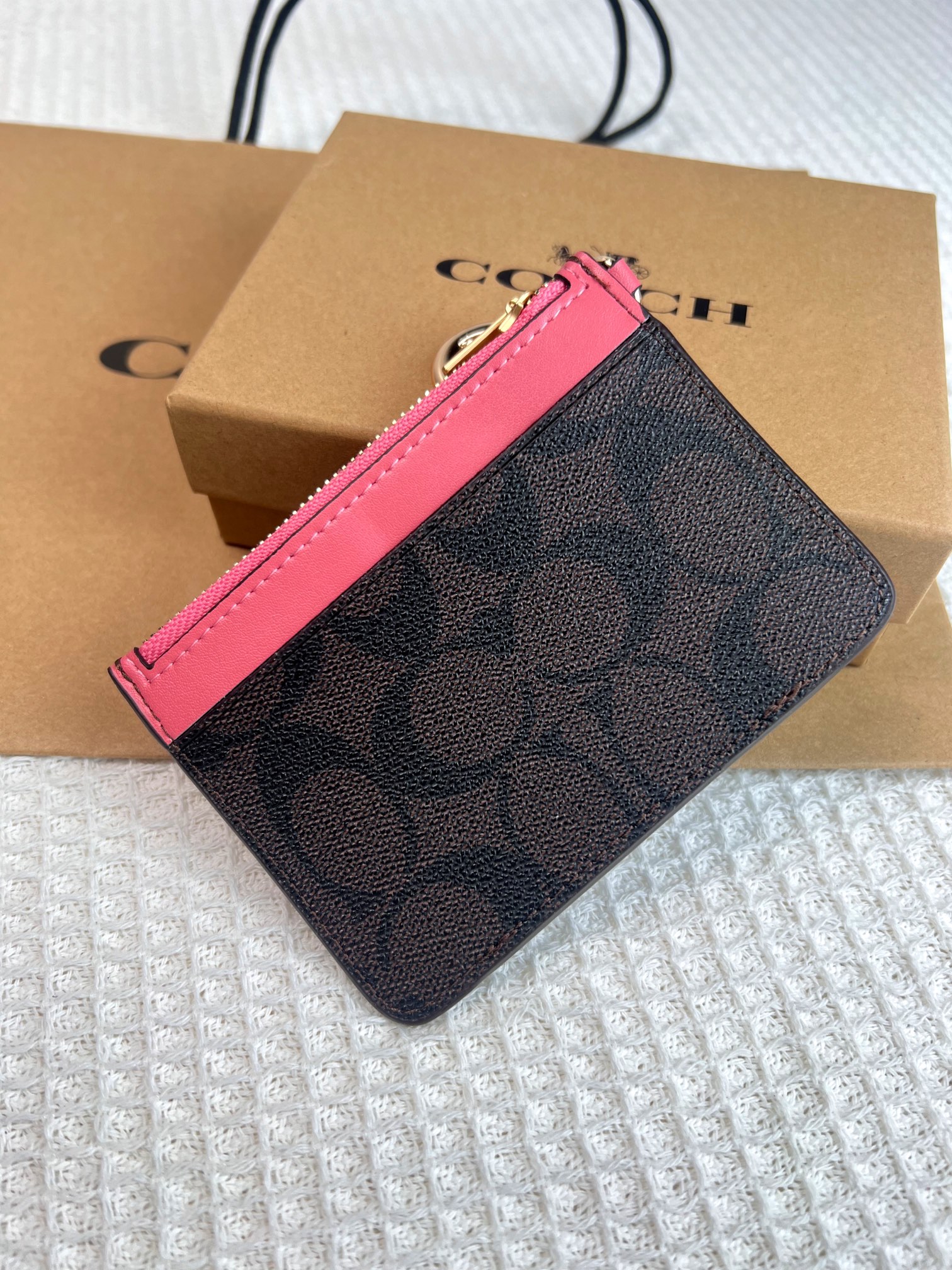 Coach ～新款coach卡包C7398咖啡配西瓜红